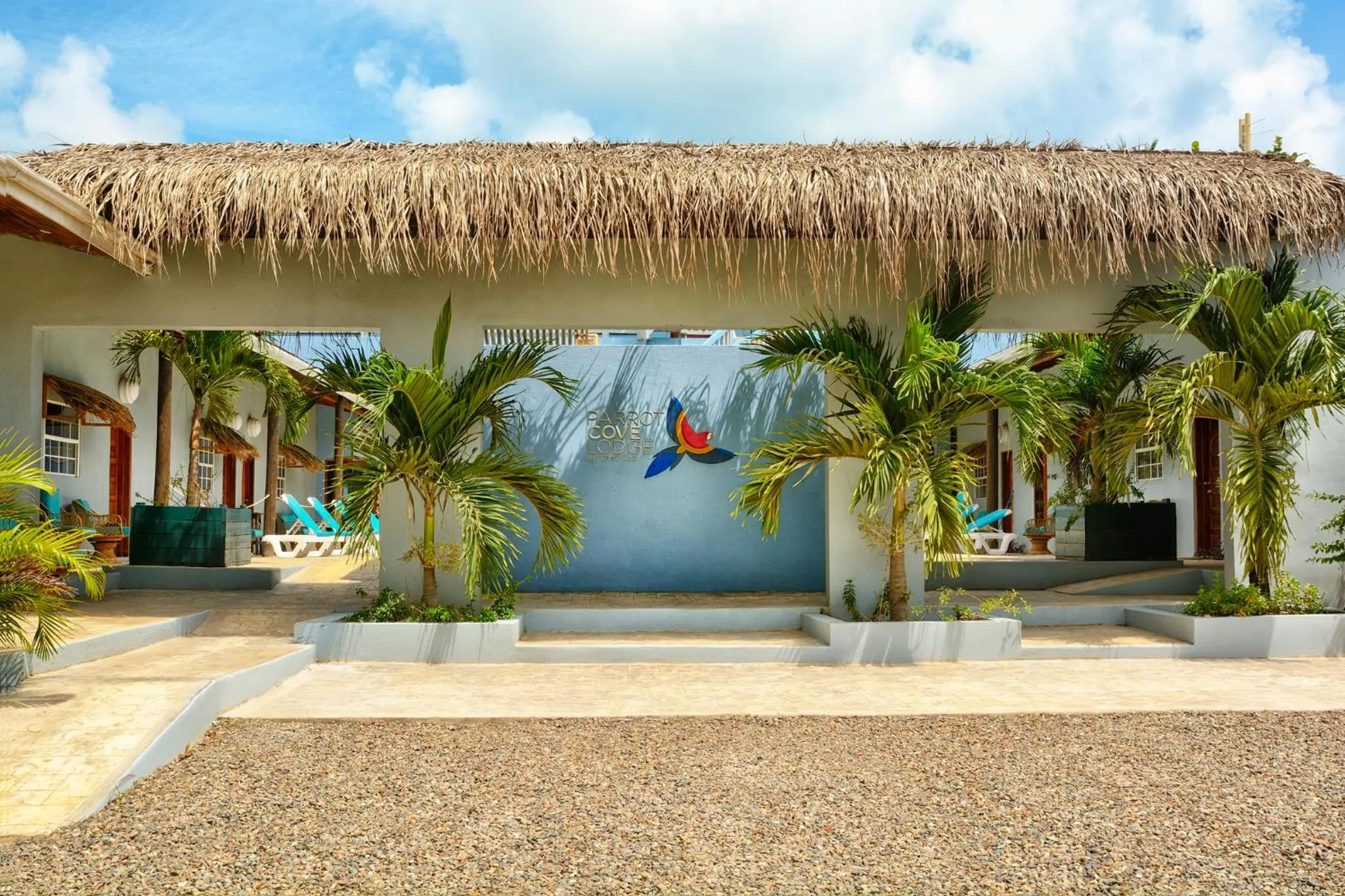 Facade/entrance in Parrot Cove Lodge