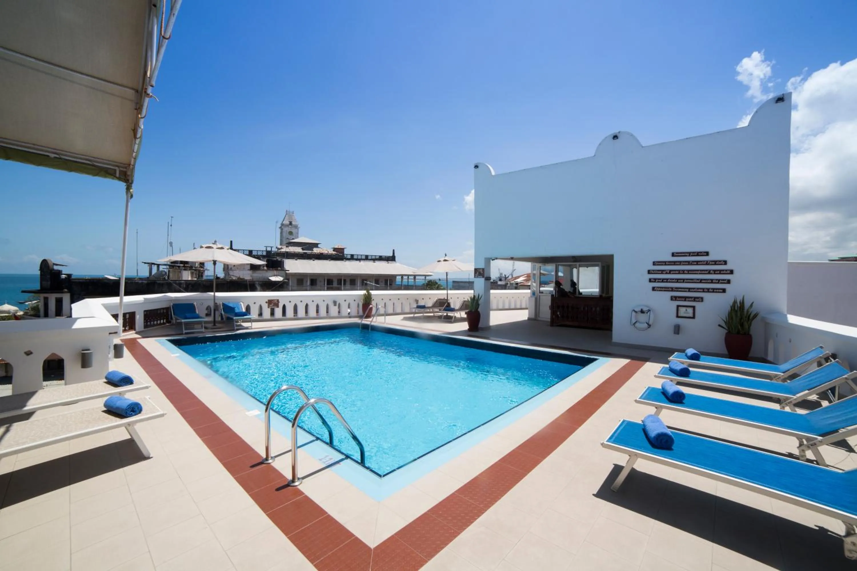 Swimming pool in Maru Maru Hotel