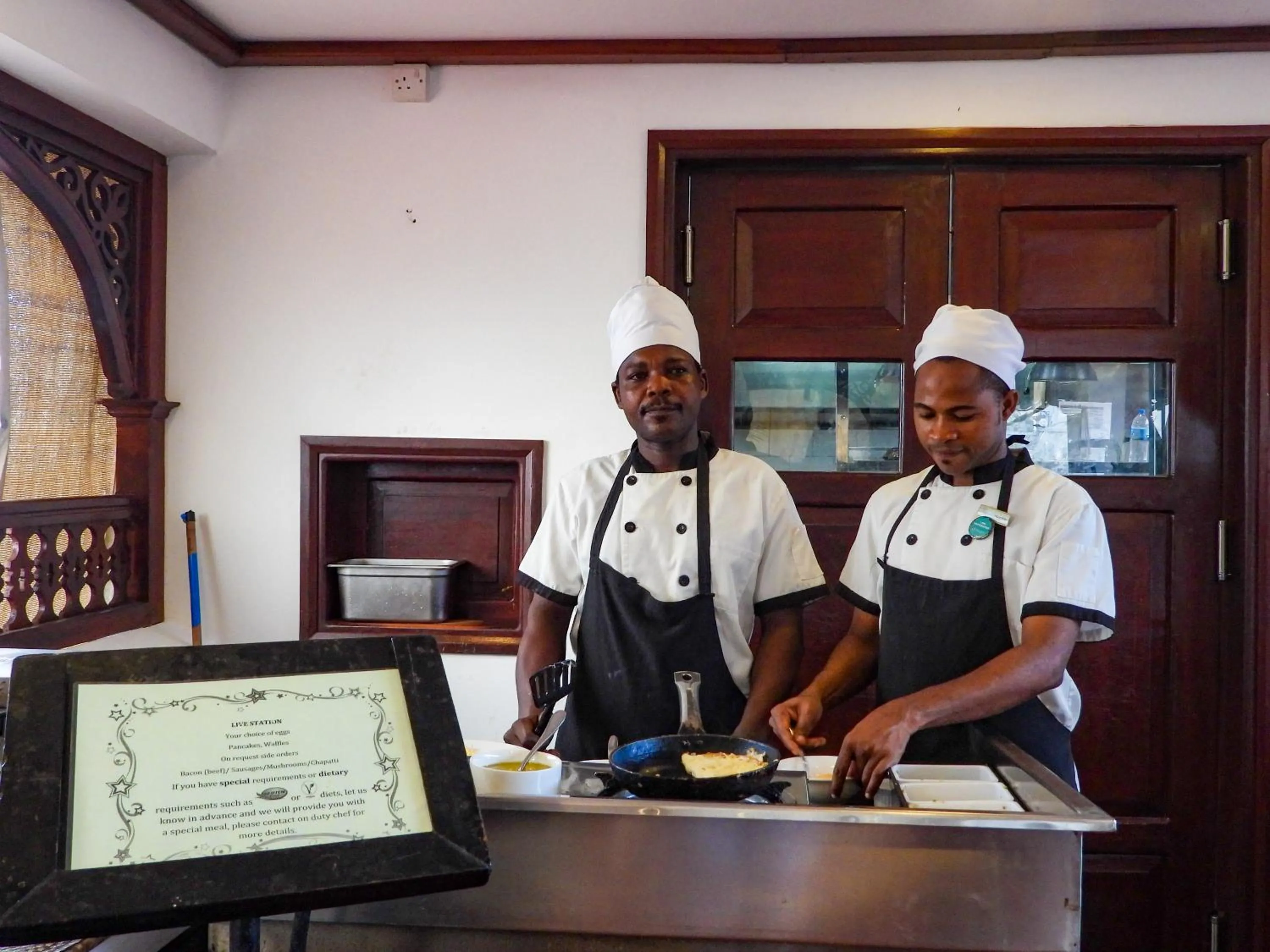 Restaurant/places to eat in Maru Maru Hotel