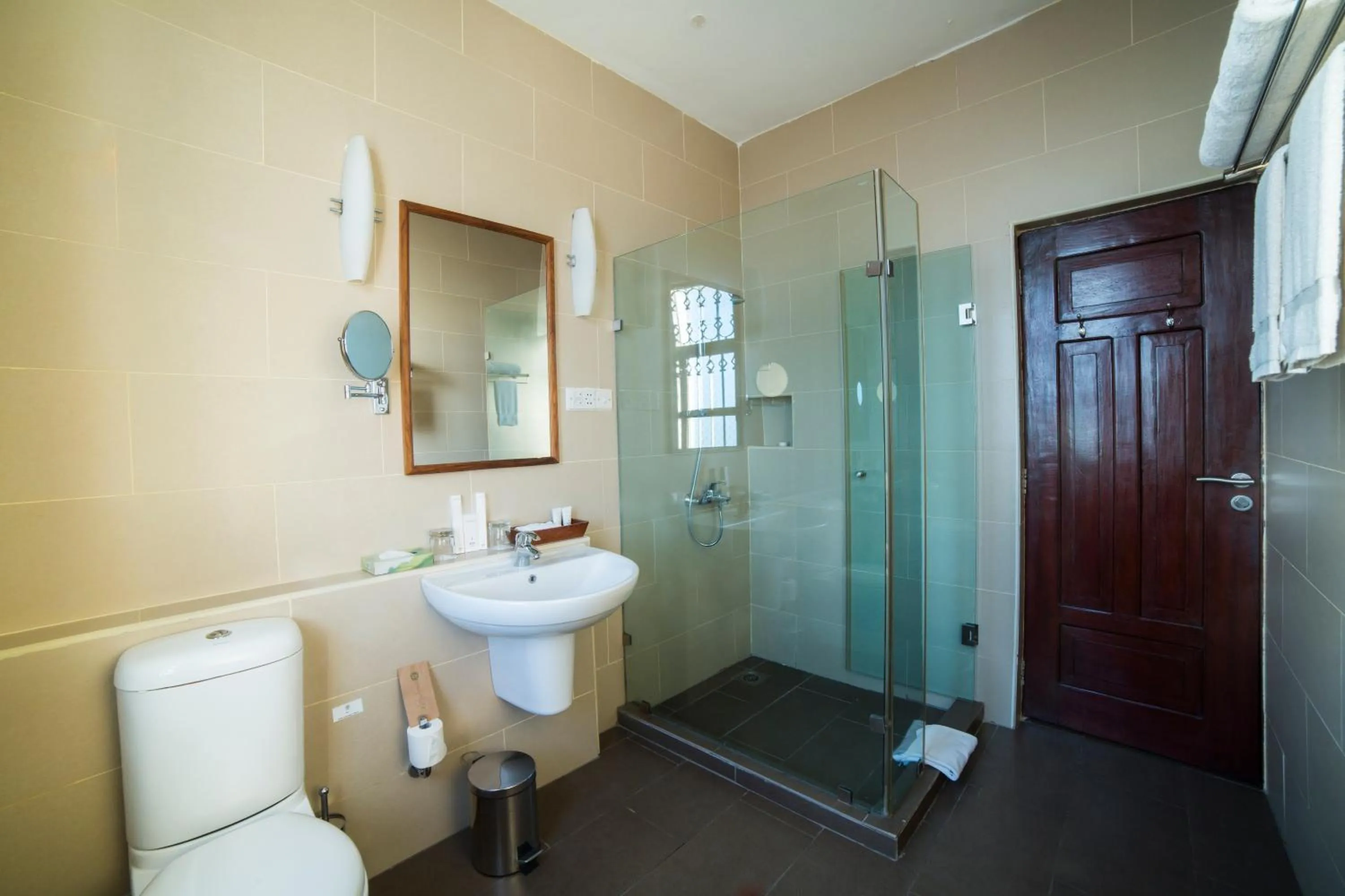 Shower in Maru Maru Hotel