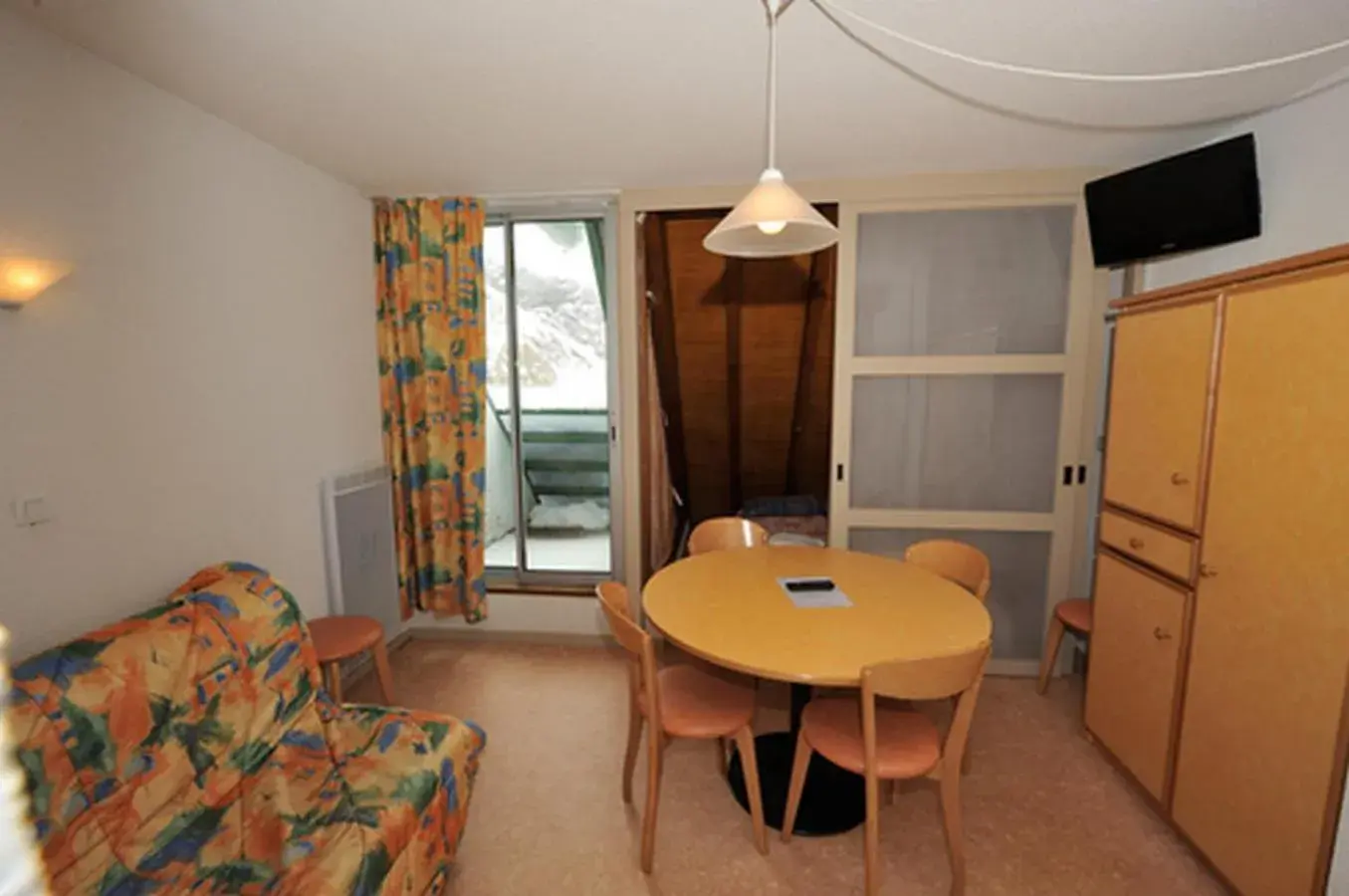 Two-Bedroom Apartment (5-6 People) in Résidence Azureva Piau Engaly Two-Bedroom Apartment (5-6 People) in Résidence Azureva Piau Engaly