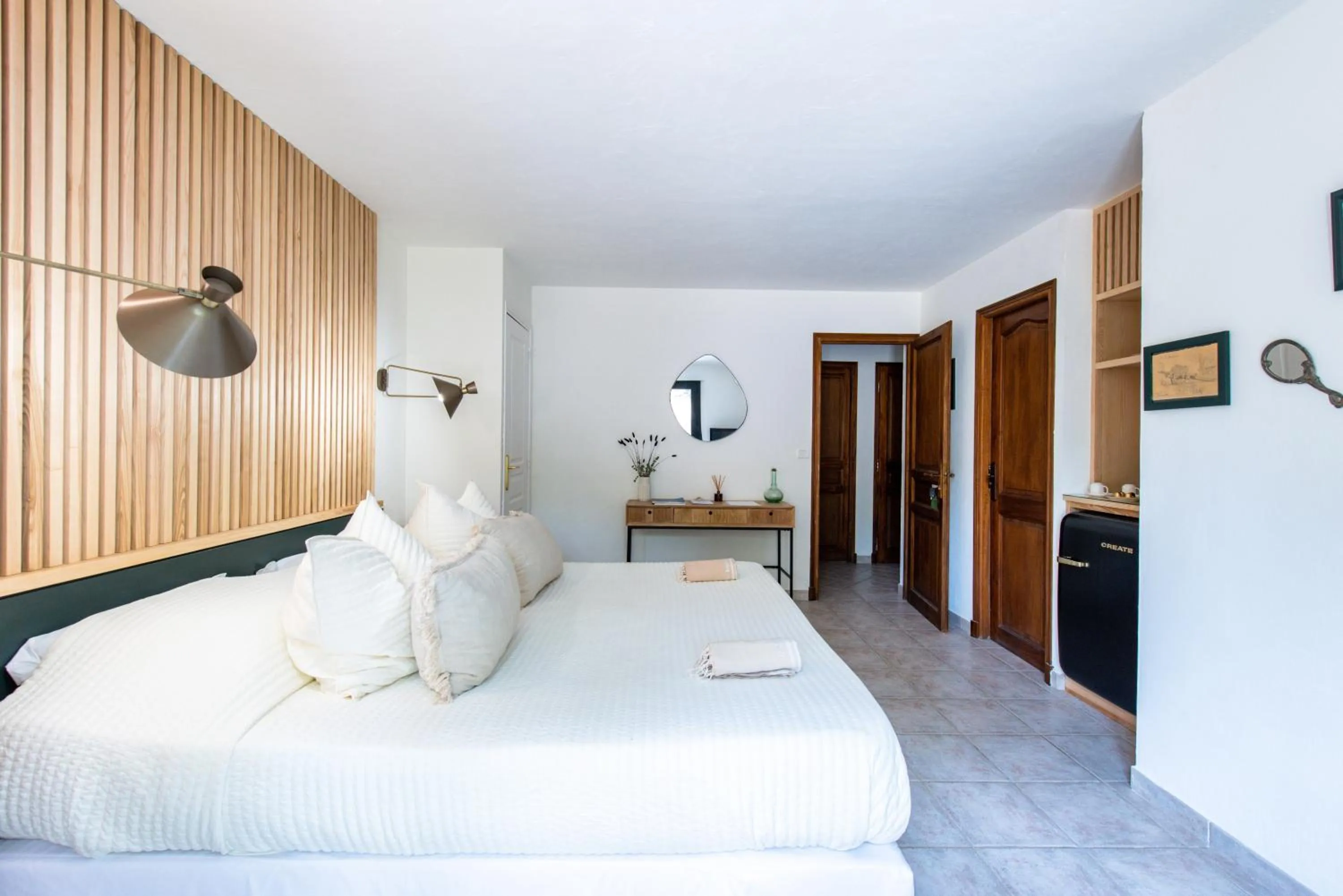 Photo of the whole room, Bed in La Bergerie