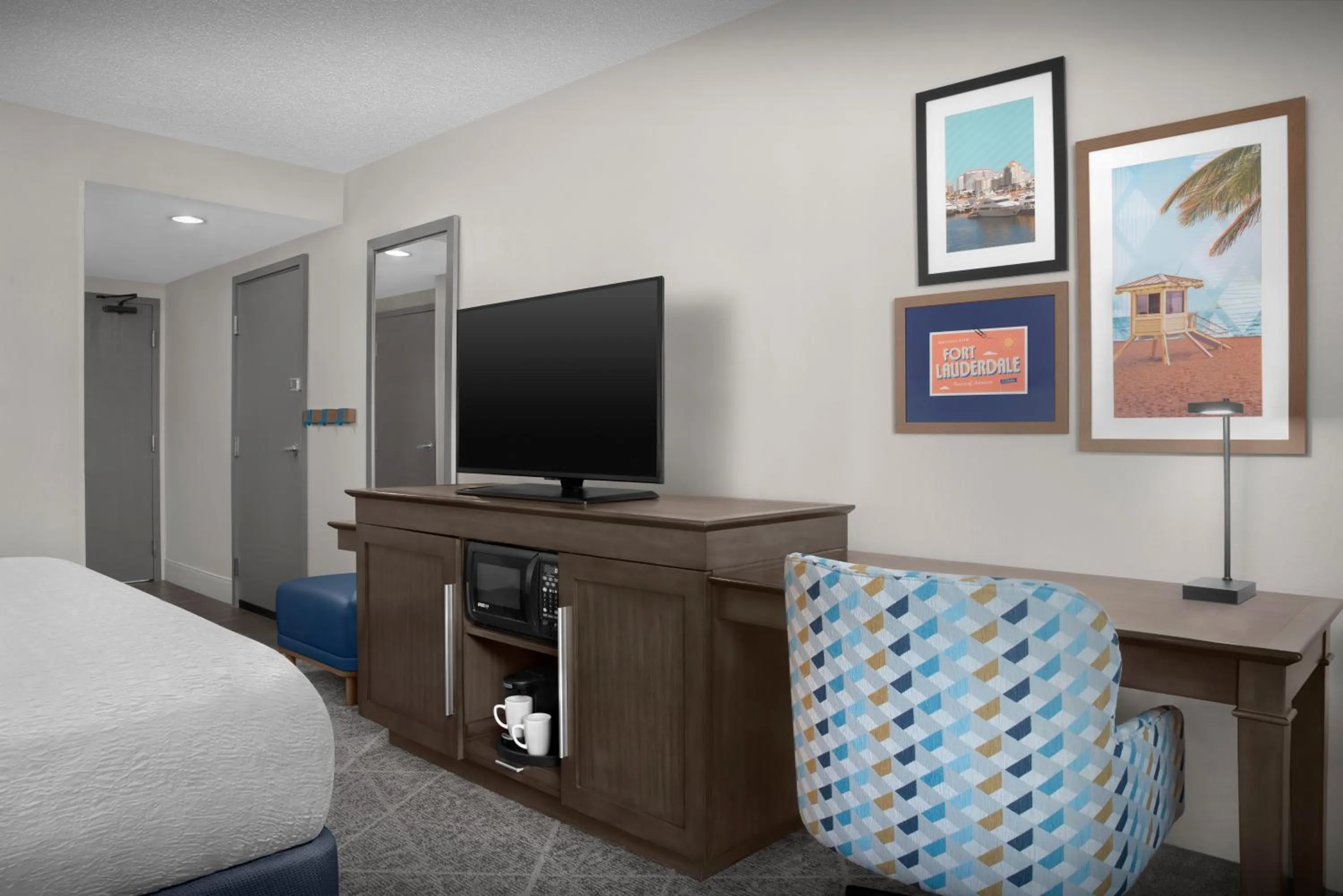 Bedroom, Bed in Hampton Inn Fort Lauderdale Downtown Las Olas Area