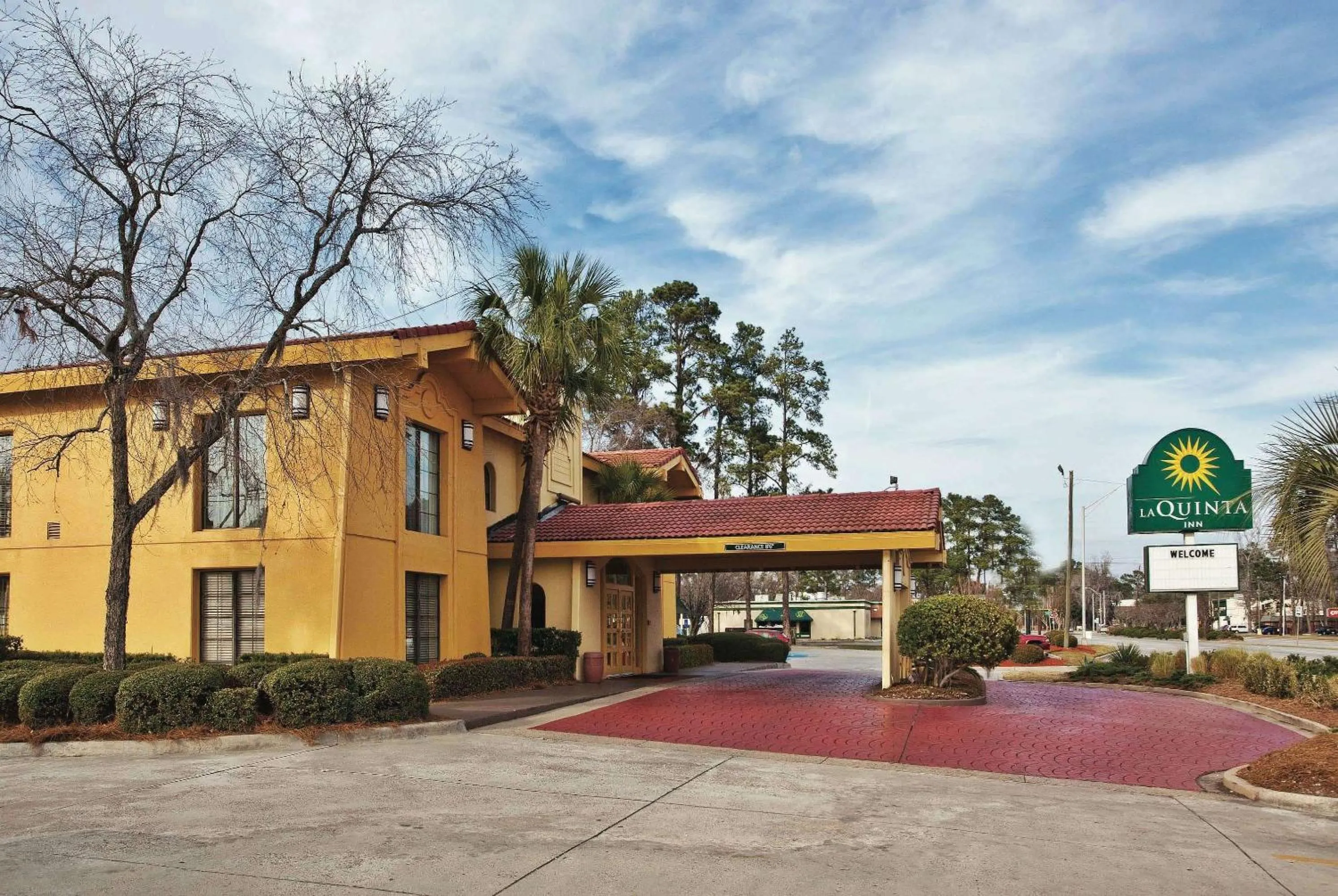 Property building in La Quinta Inn by Wyndham Savannah Midtown