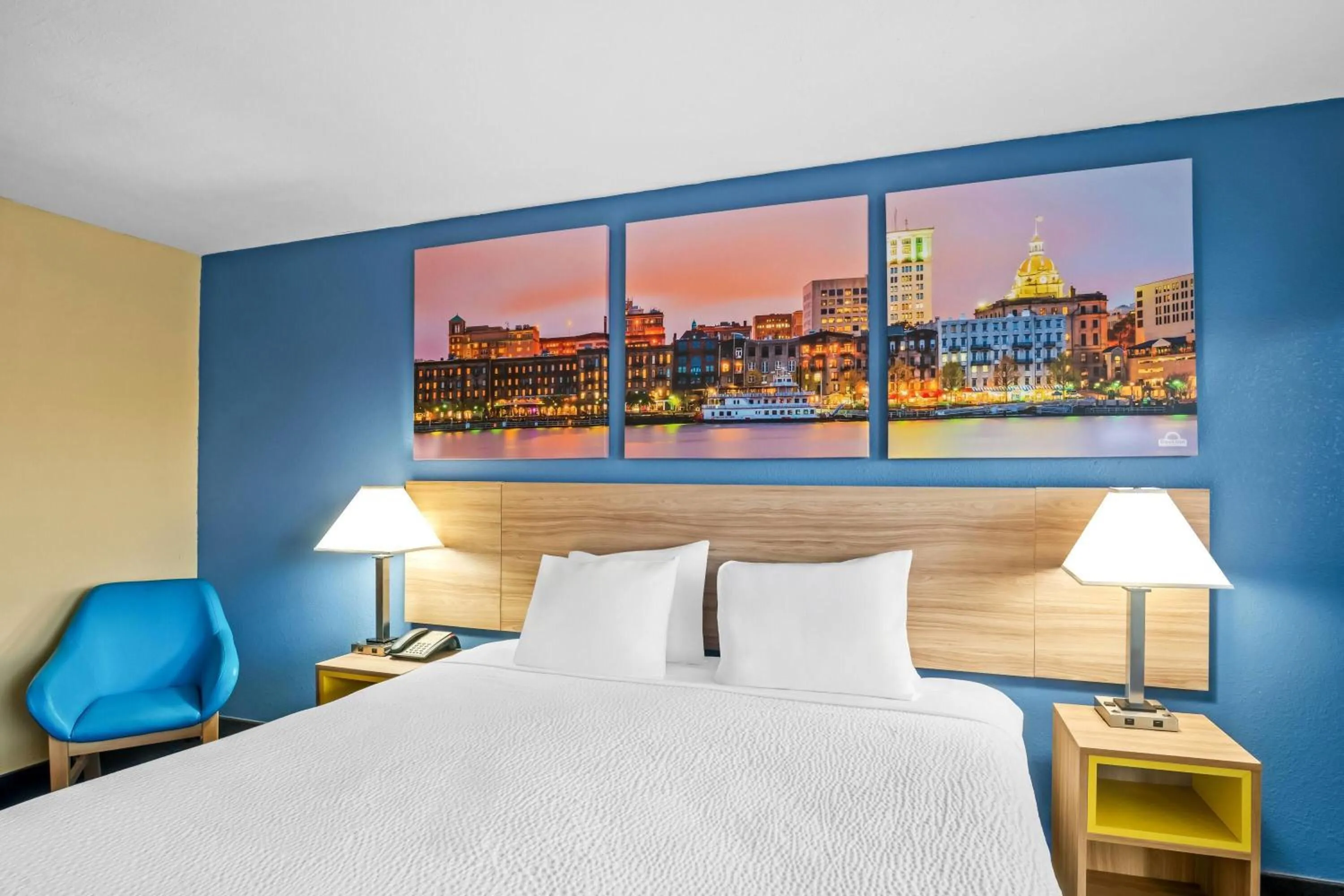 Bed in Days Inn by Wyndham Renfro Valley Mount Vernon