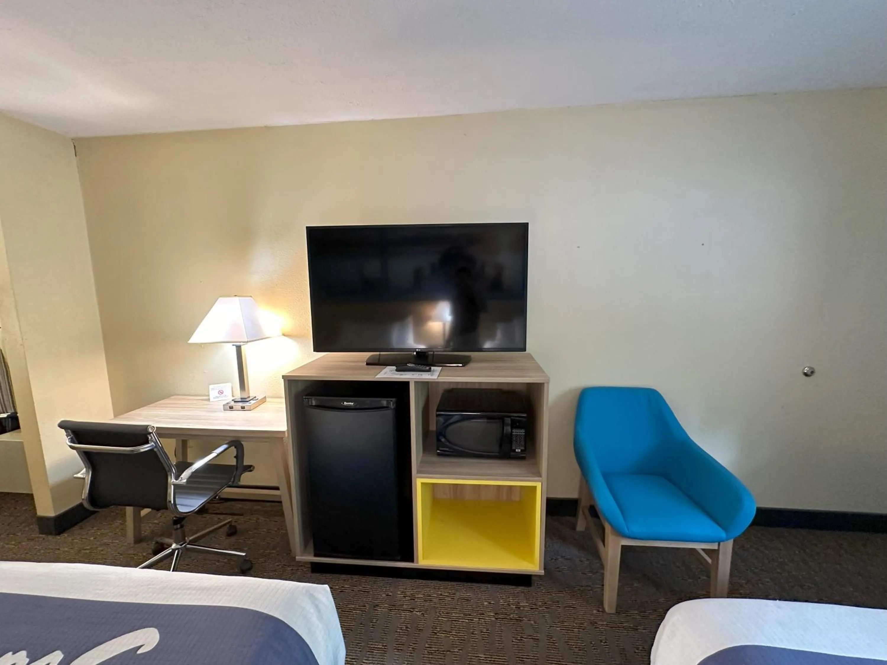 TV and multimedia, Bed in Days Inn by Wyndham Renfro Valley Mount Vernon