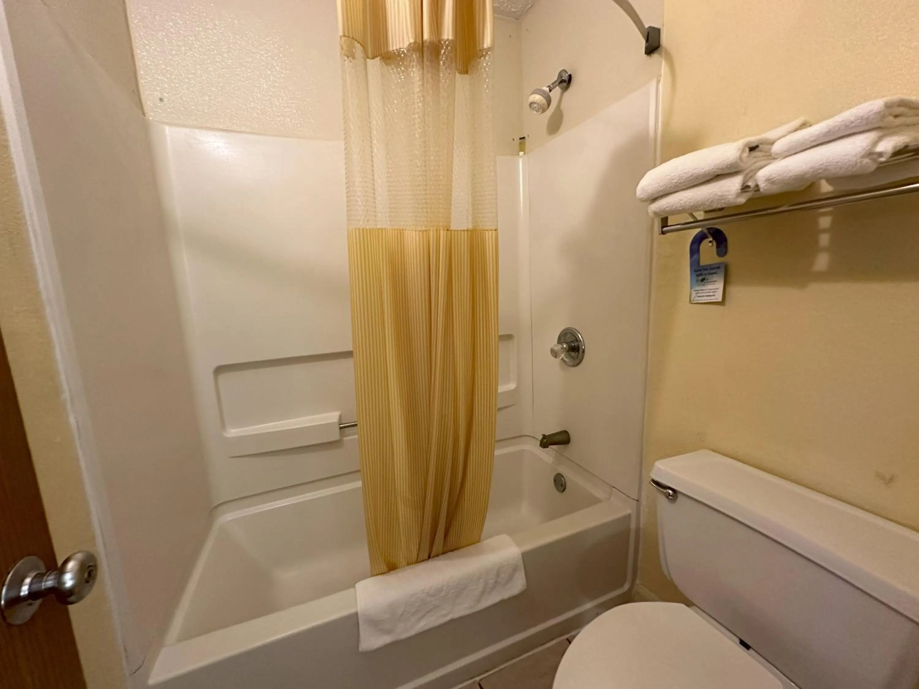 Shower in Days Inn by Wyndham Renfro Valley Mount Vernon