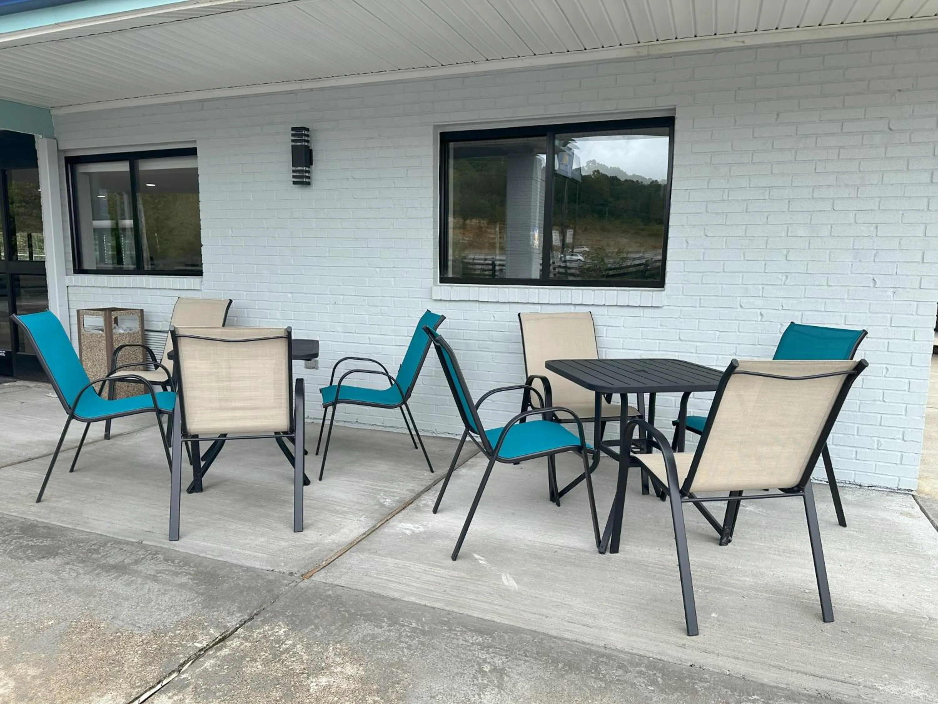 Patio in Days Inn by Wyndham Renfro Valley Mount Vernon