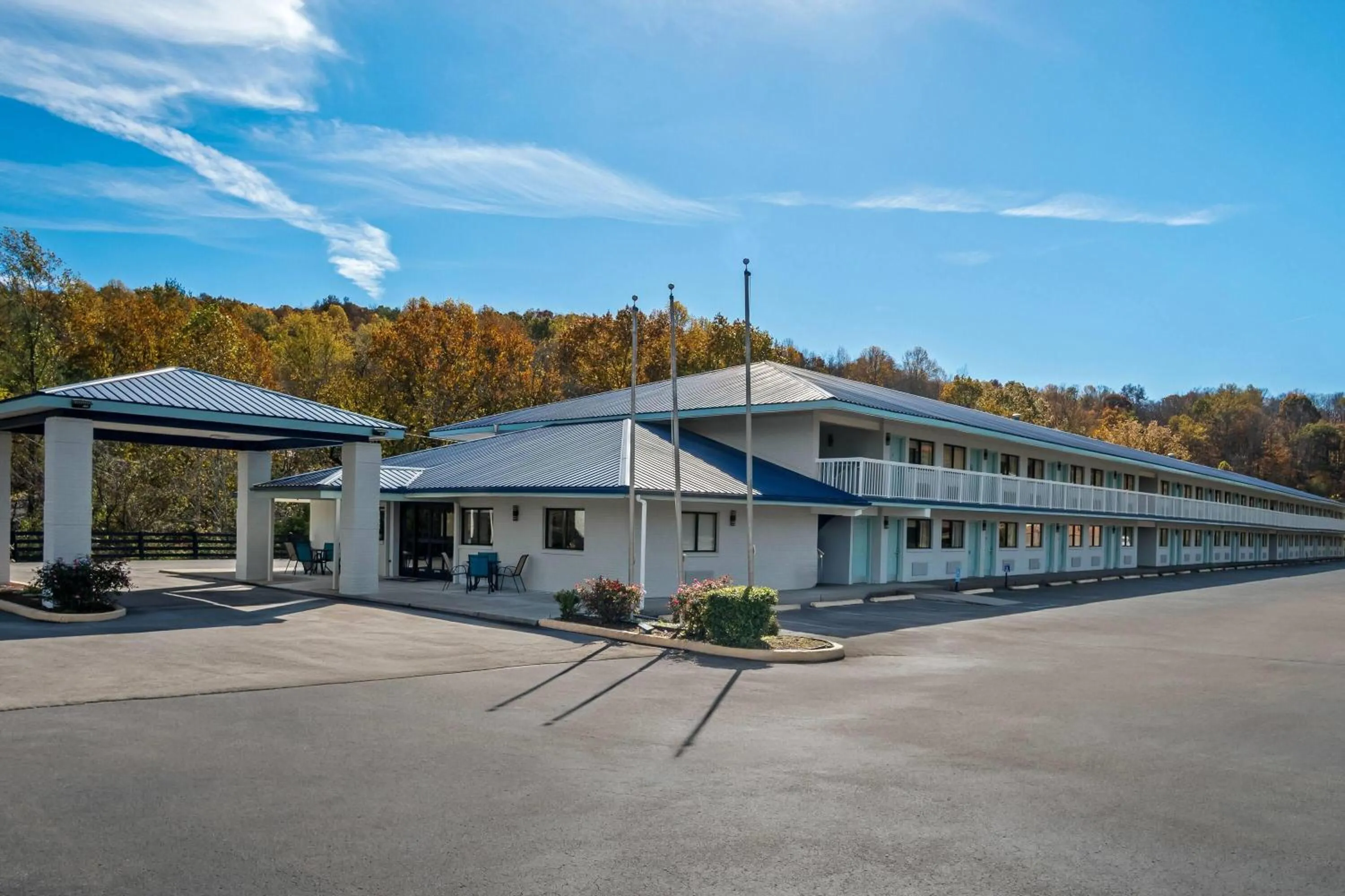 Property building in Days Inn by Wyndham Renfro Valley Mount Vernon