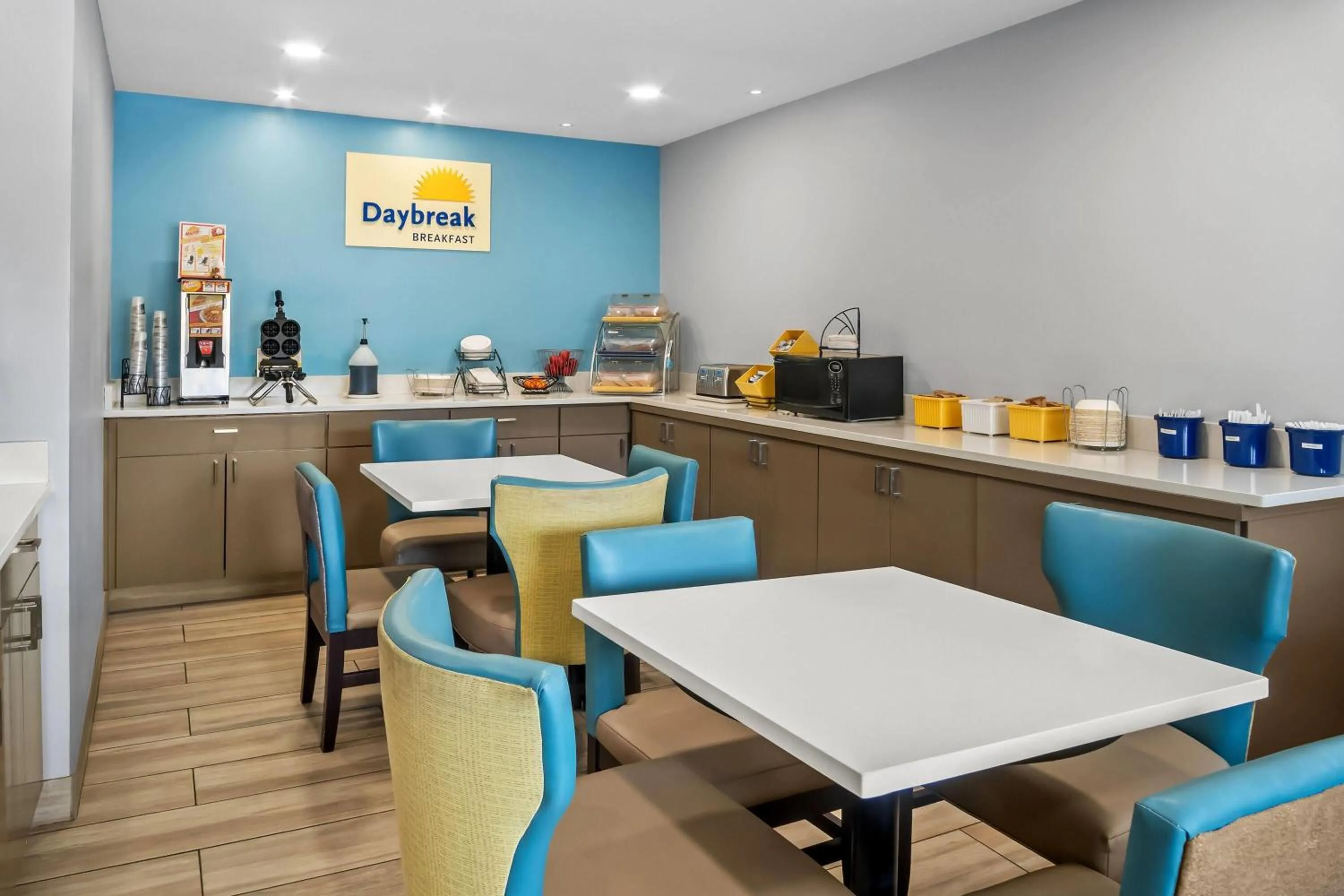 Restaurant/places to eat in Days Inn by Wyndham Renfro Valley Mount Vernon
