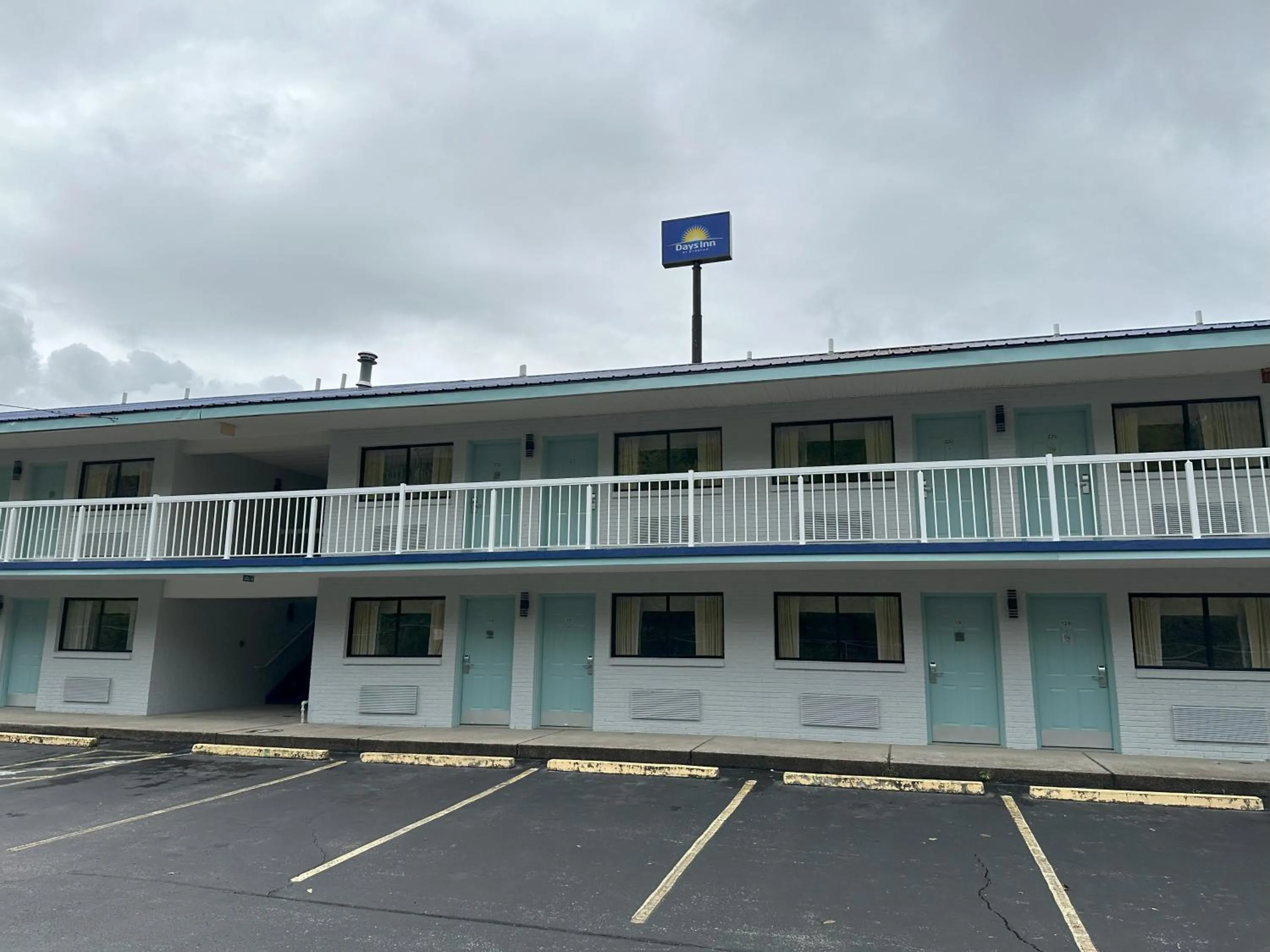 Property building in Days Inn by Wyndham Renfro Valley Mount Vernon