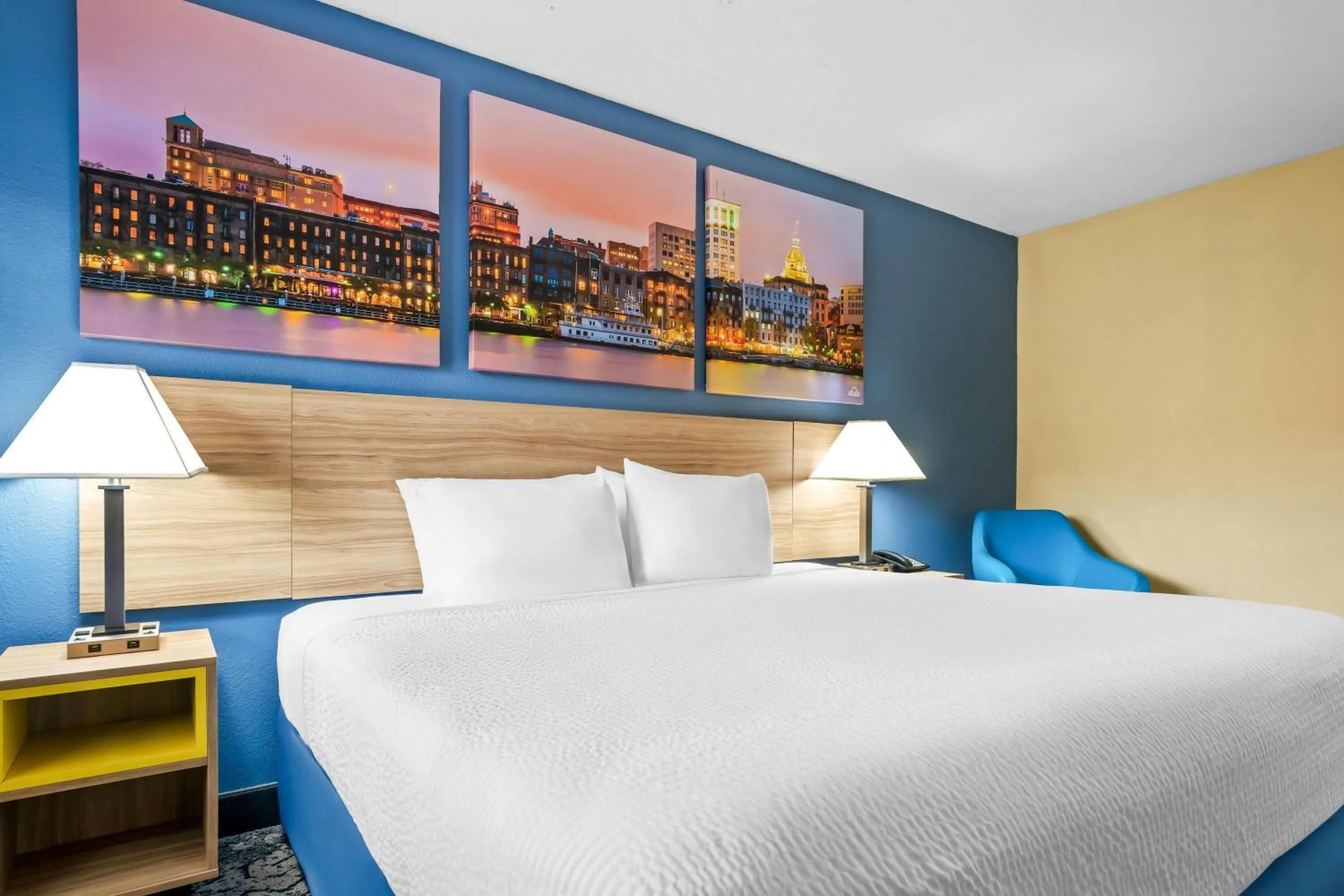 Bed in Days Inn by Wyndham Renfro Valley Mount Vernon