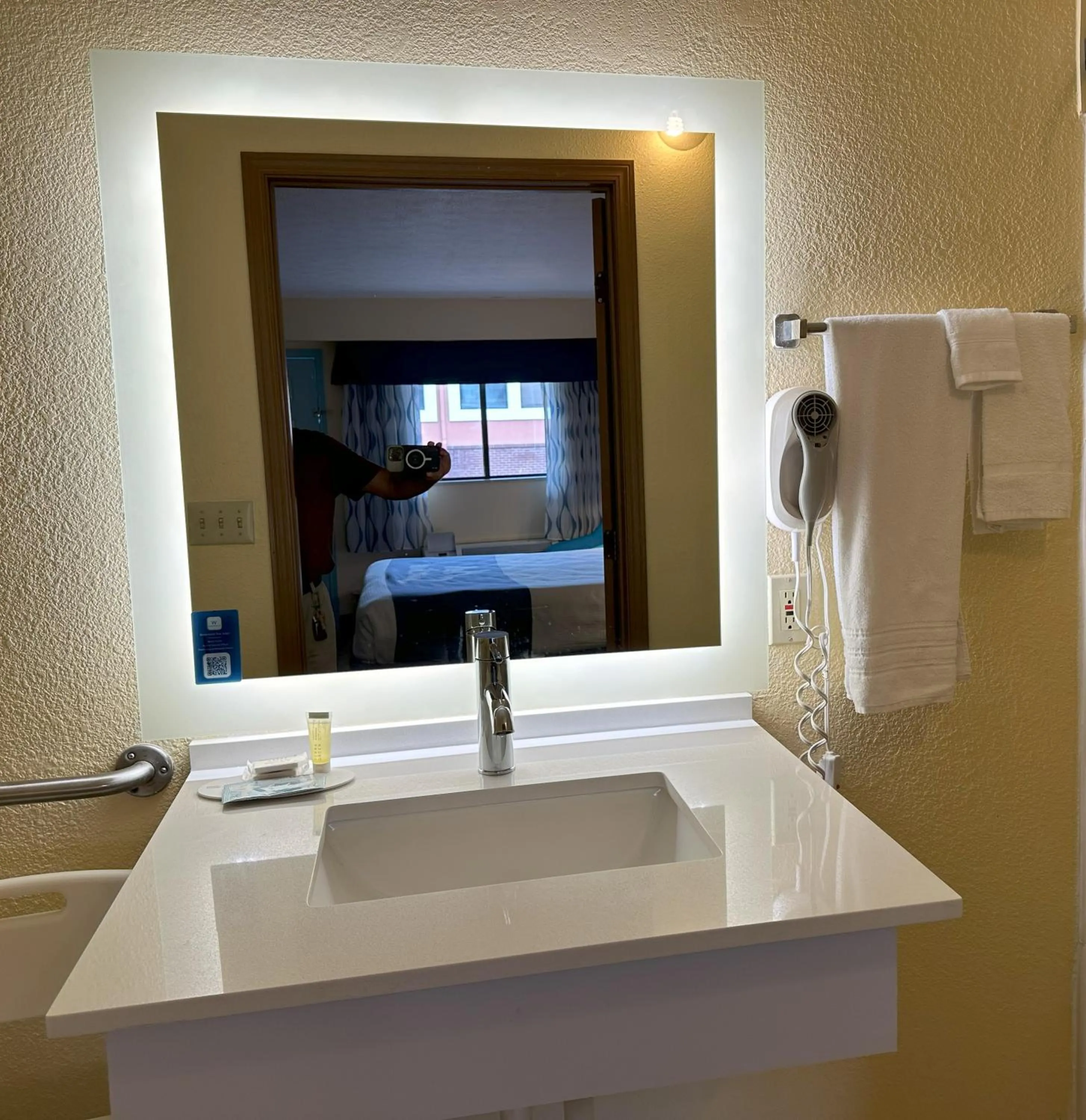 Bathroom in Days Inn by Wyndham Renfro Valley Mount Vernon