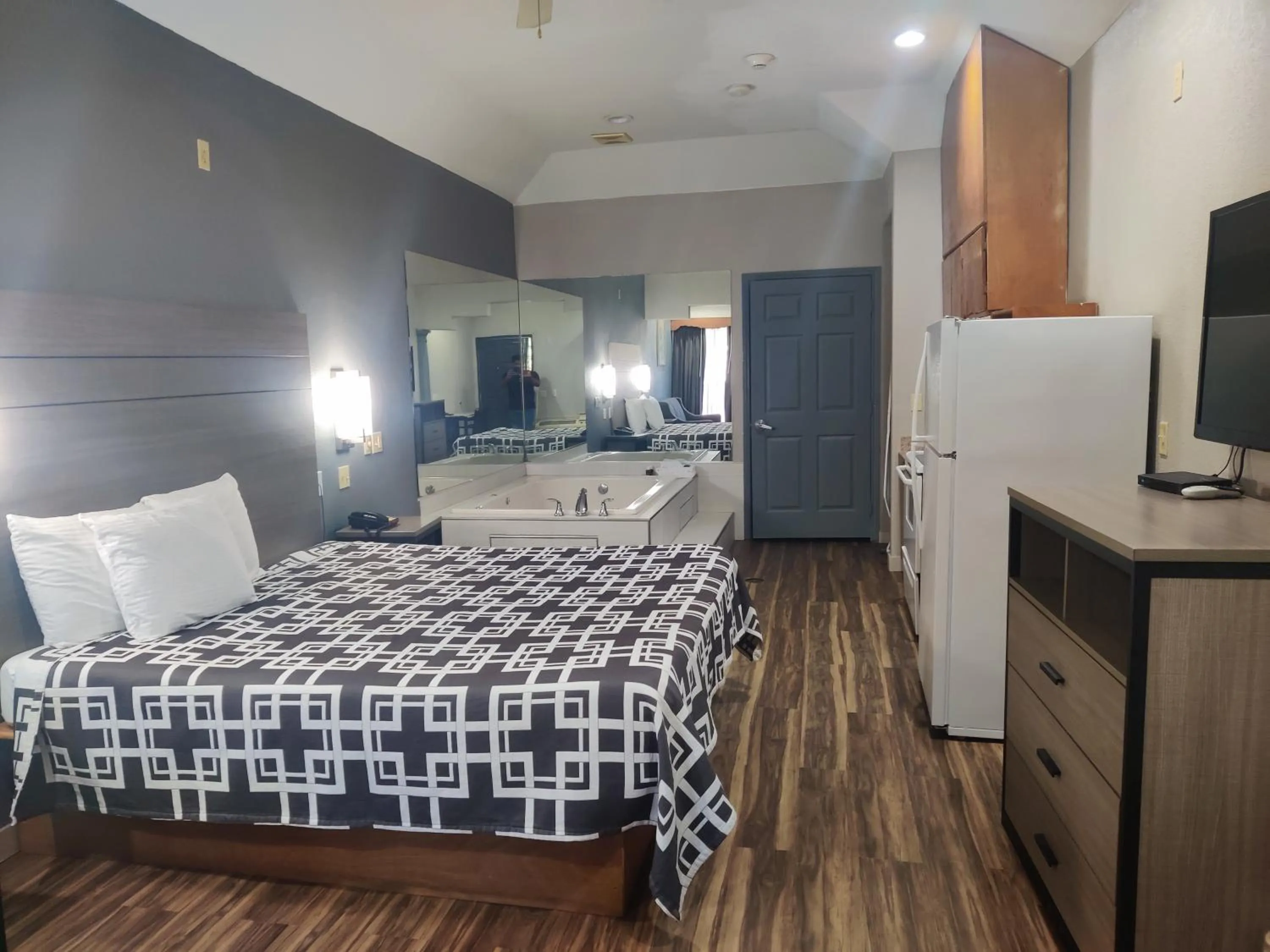 Bedroom, Bed in Regency Inn & Suites By Capital O Houston IAH Airport