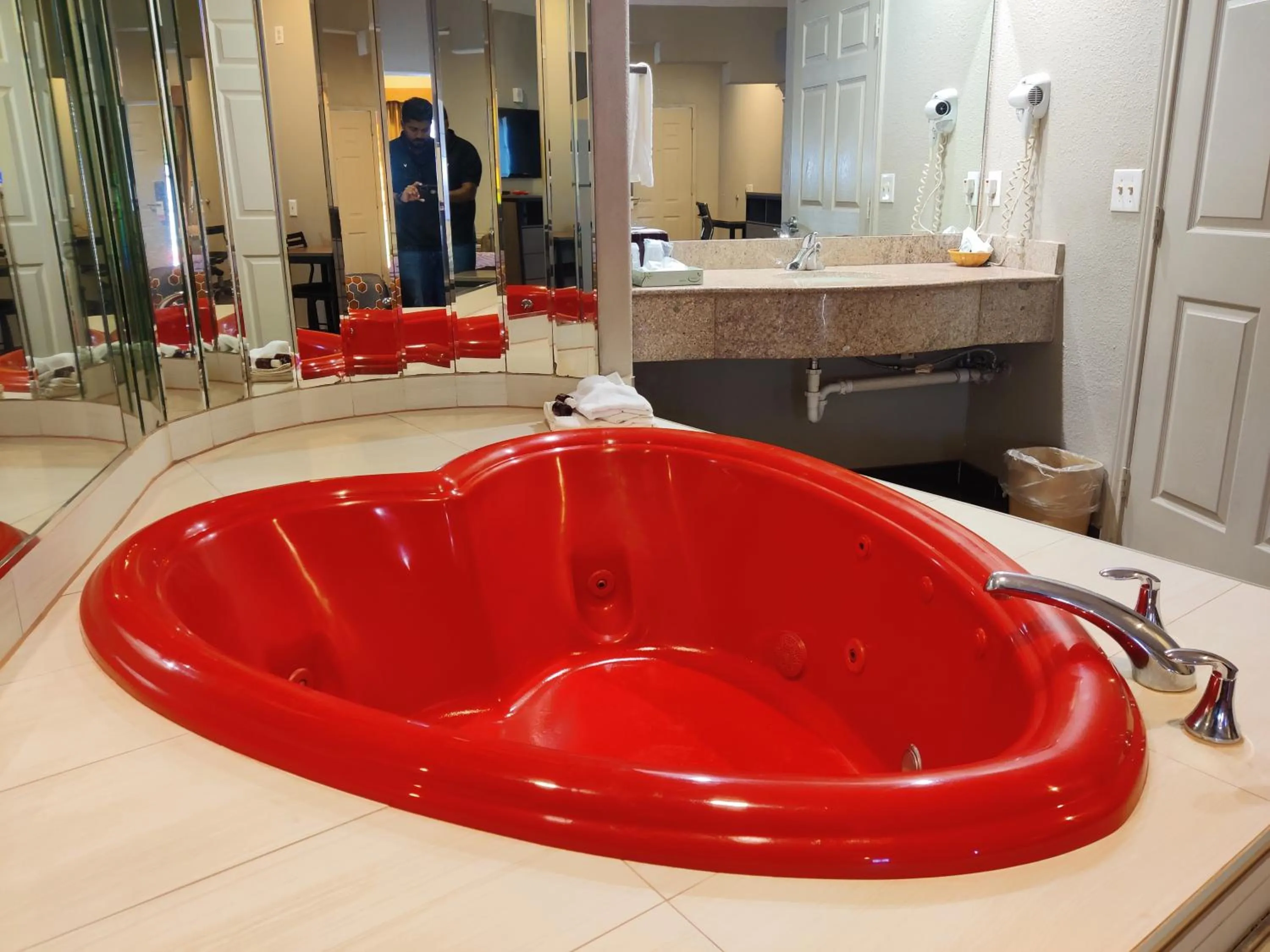 Hot Tub in Regency Inn & Suites By Capital O Houston IAH Airport