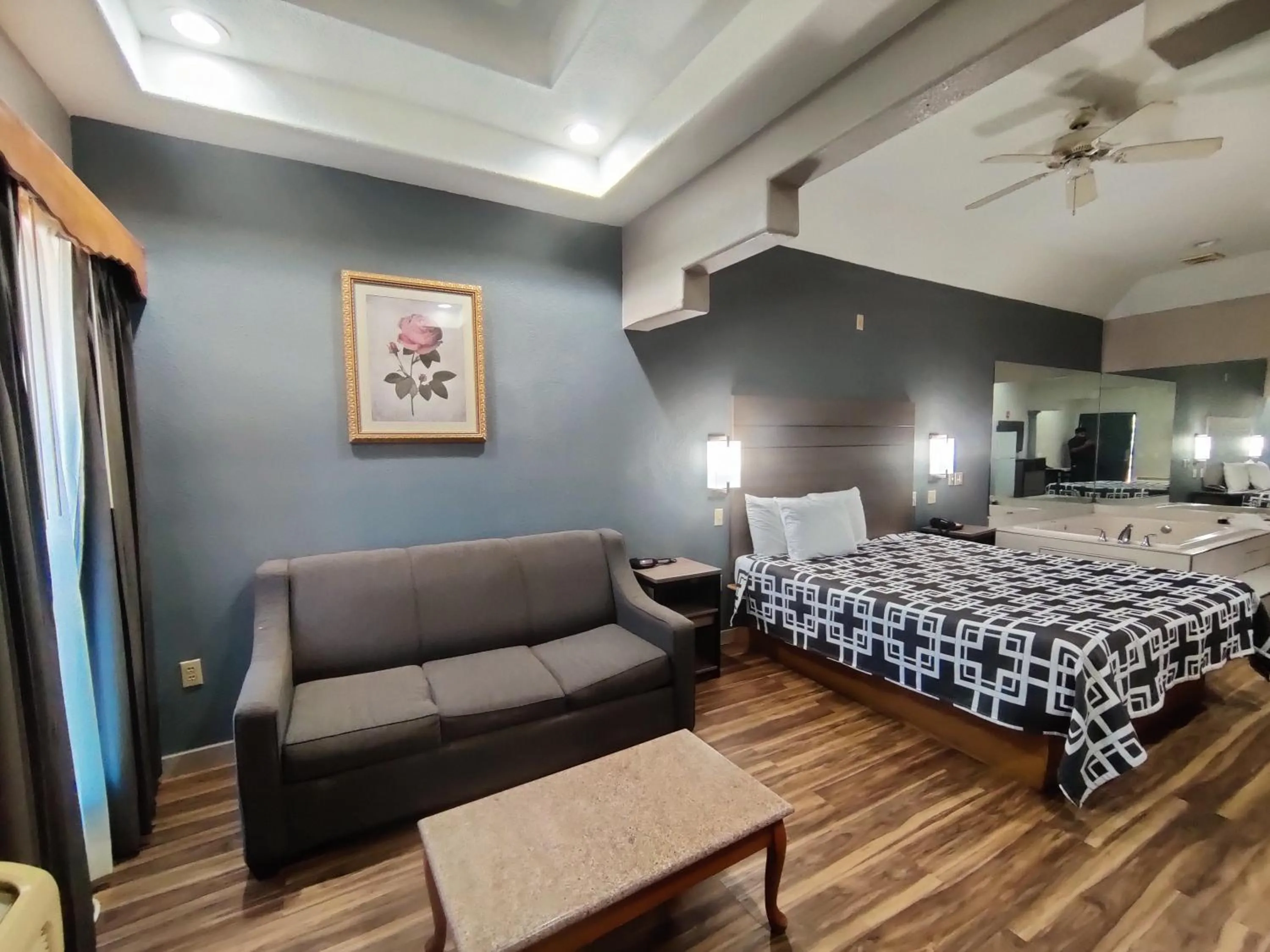 Bedroom, Bed in Regency Inn & Suites By Capital O Houston IAH Airport