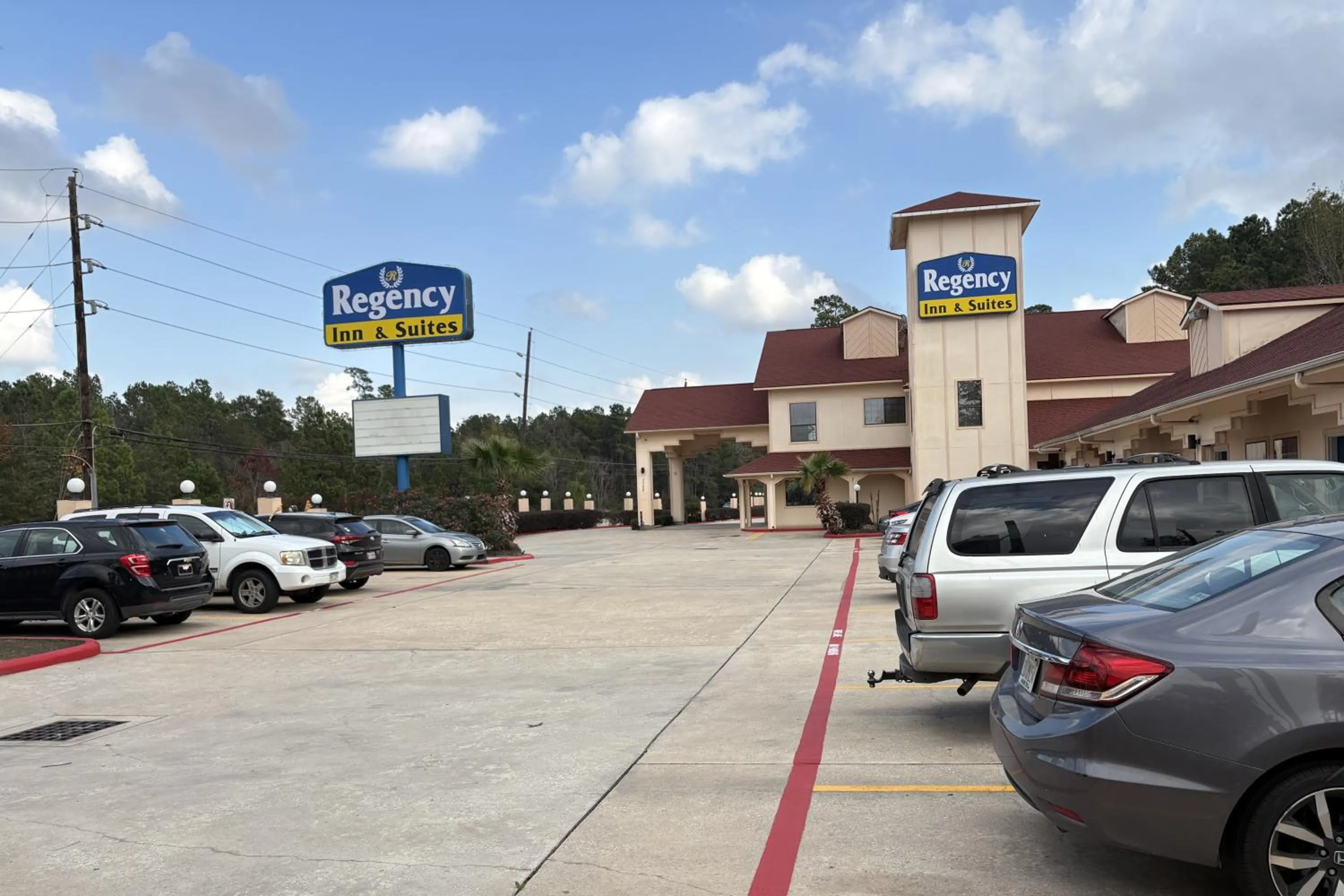 Parking in Regency Inn & Suites By Capital O Houston IAH Airport