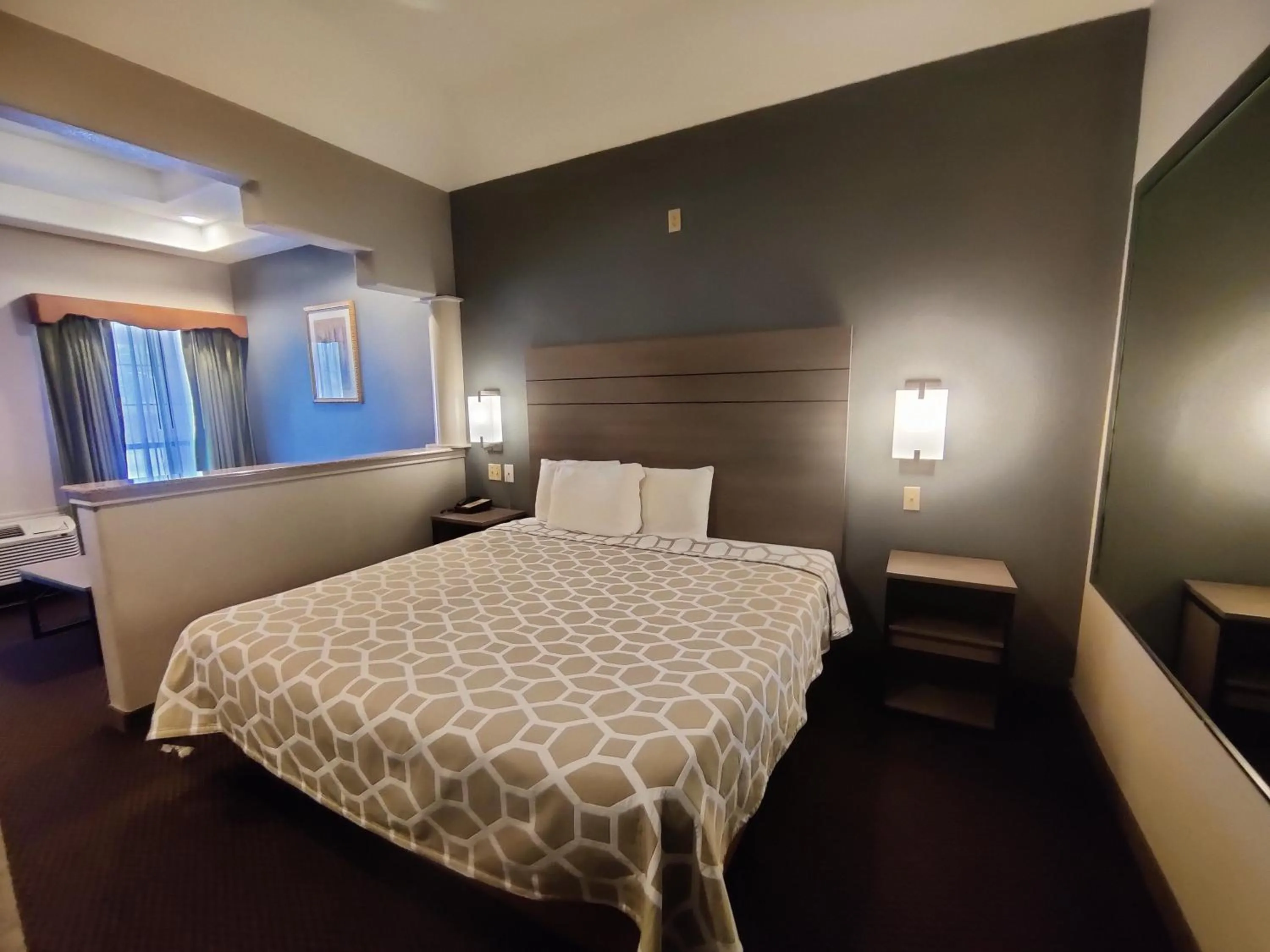 Bedroom, Bed in Regency Inn & Suites By Capital O Houston IAH Airport