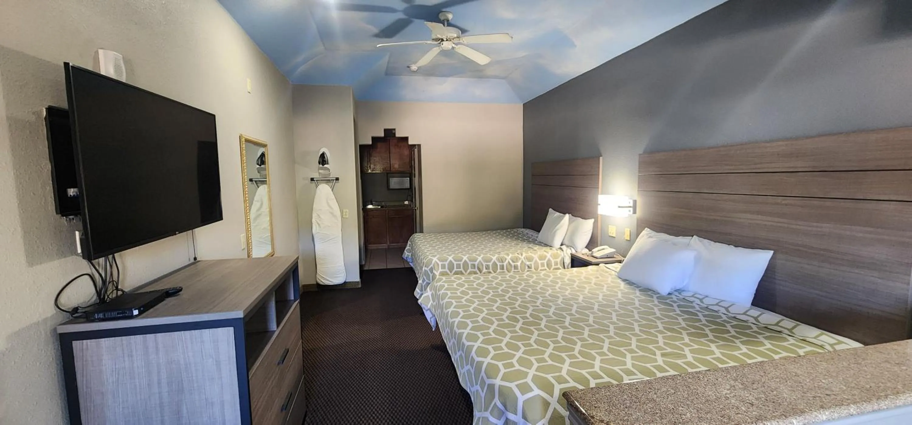Bedroom, Bed in Regency Inn & Suites By Capital O Houston IAH Airport