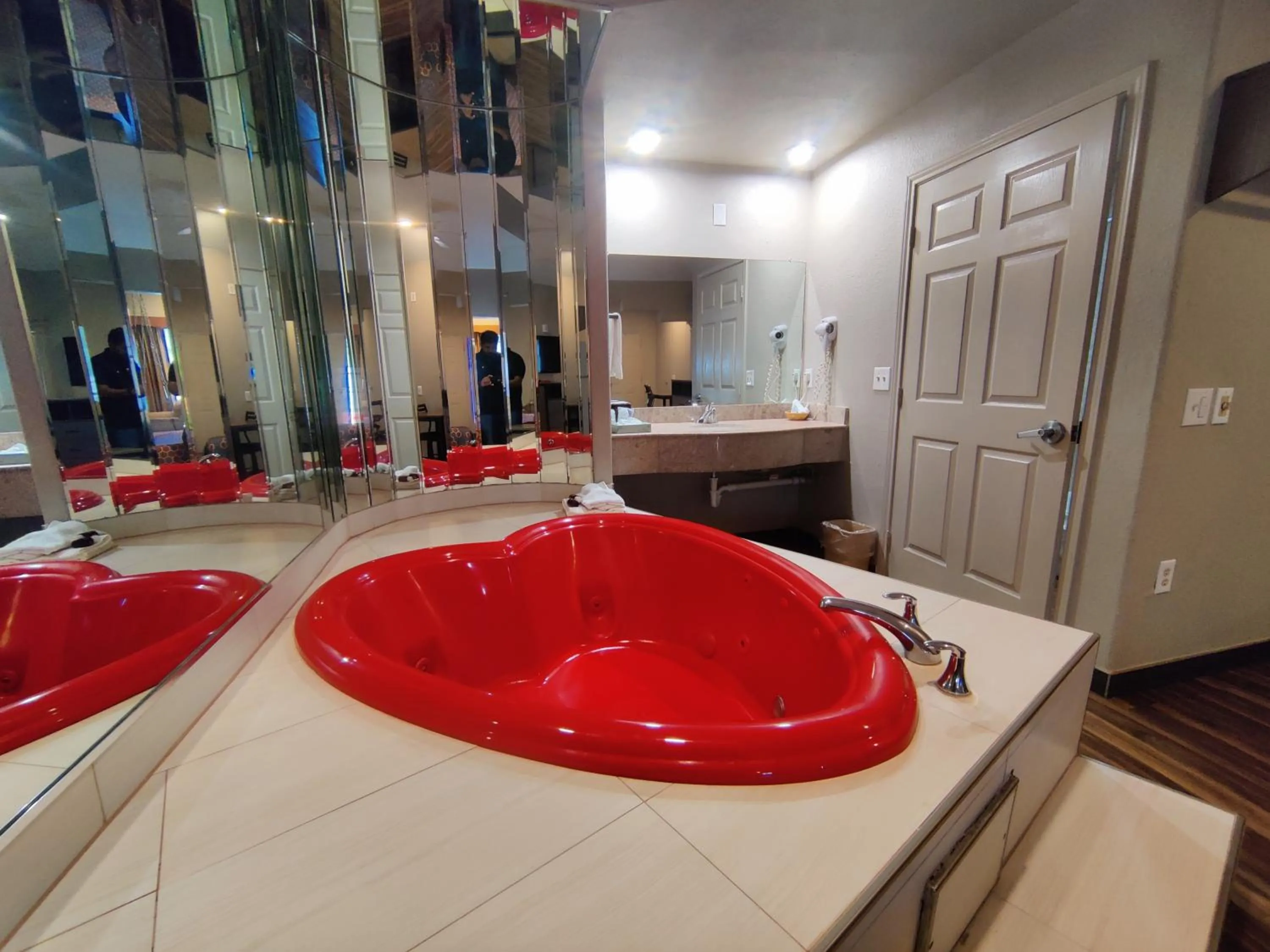 Hot Tub in Regency Inn & Suites By Capital O Houston IAH Airport