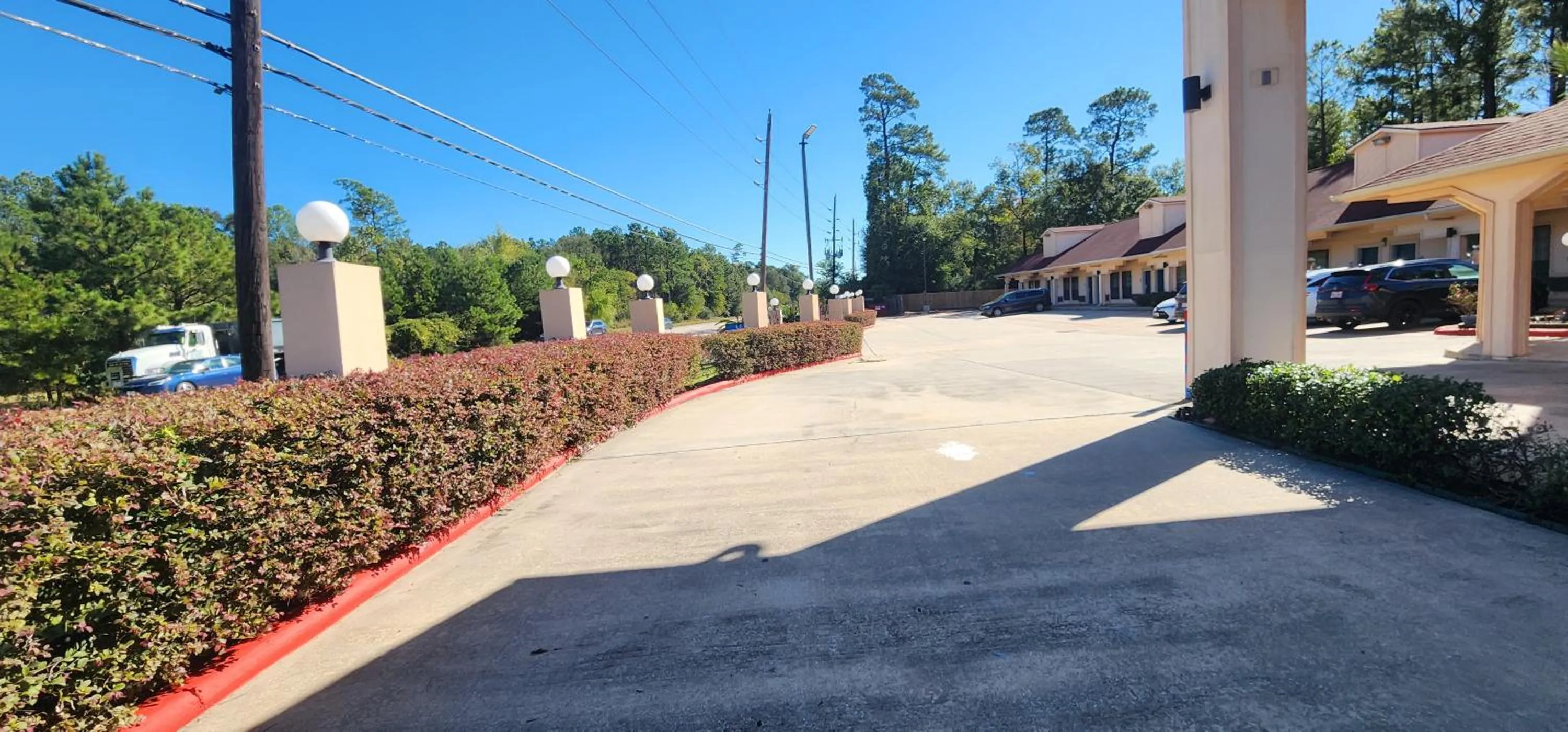 Parking in Regency Inn & Suites By Capital O Houston IAH Airport