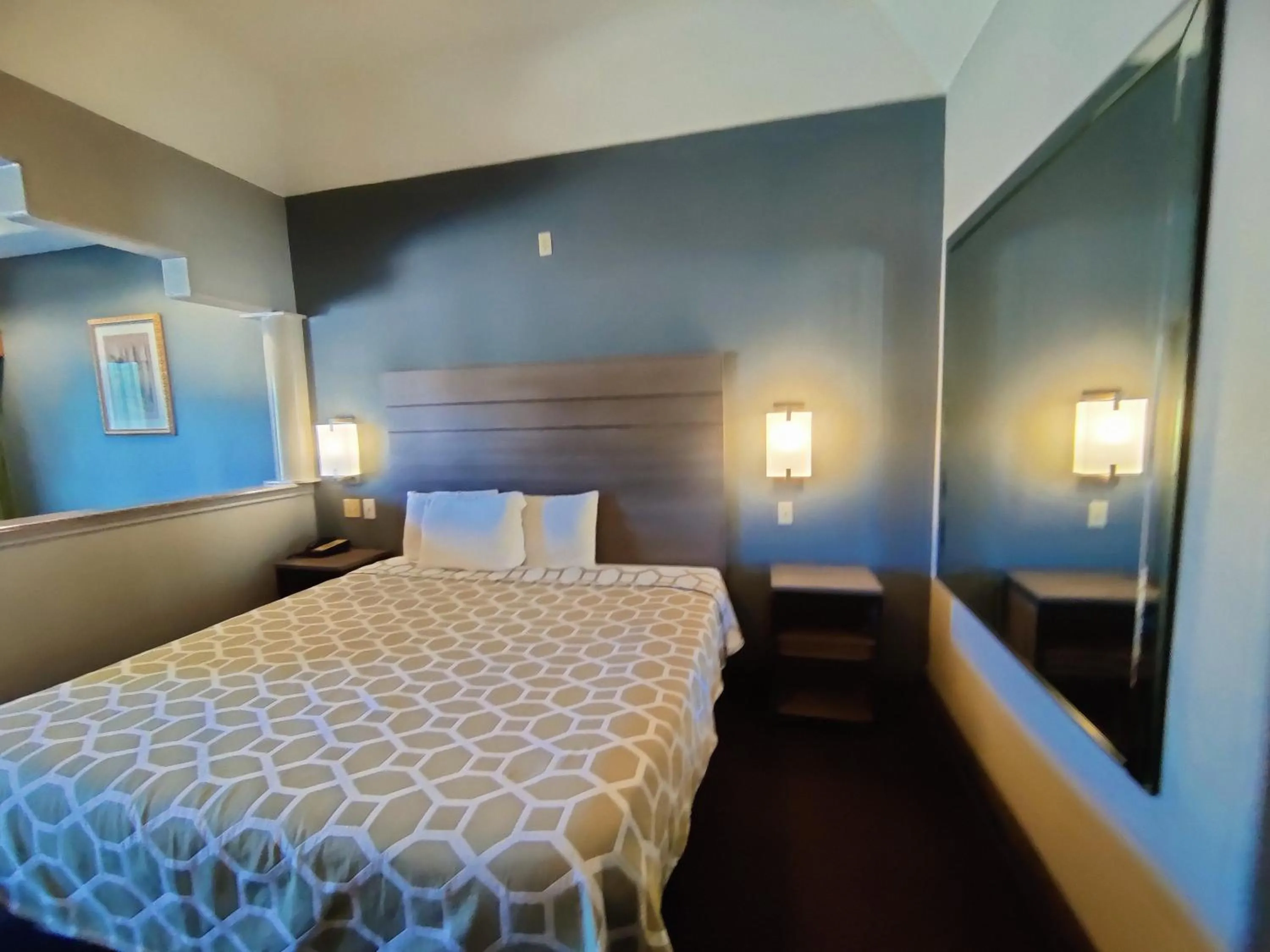 Bedroom, Bed in Regency Inn & Suites By Capital O Houston IAH Airport