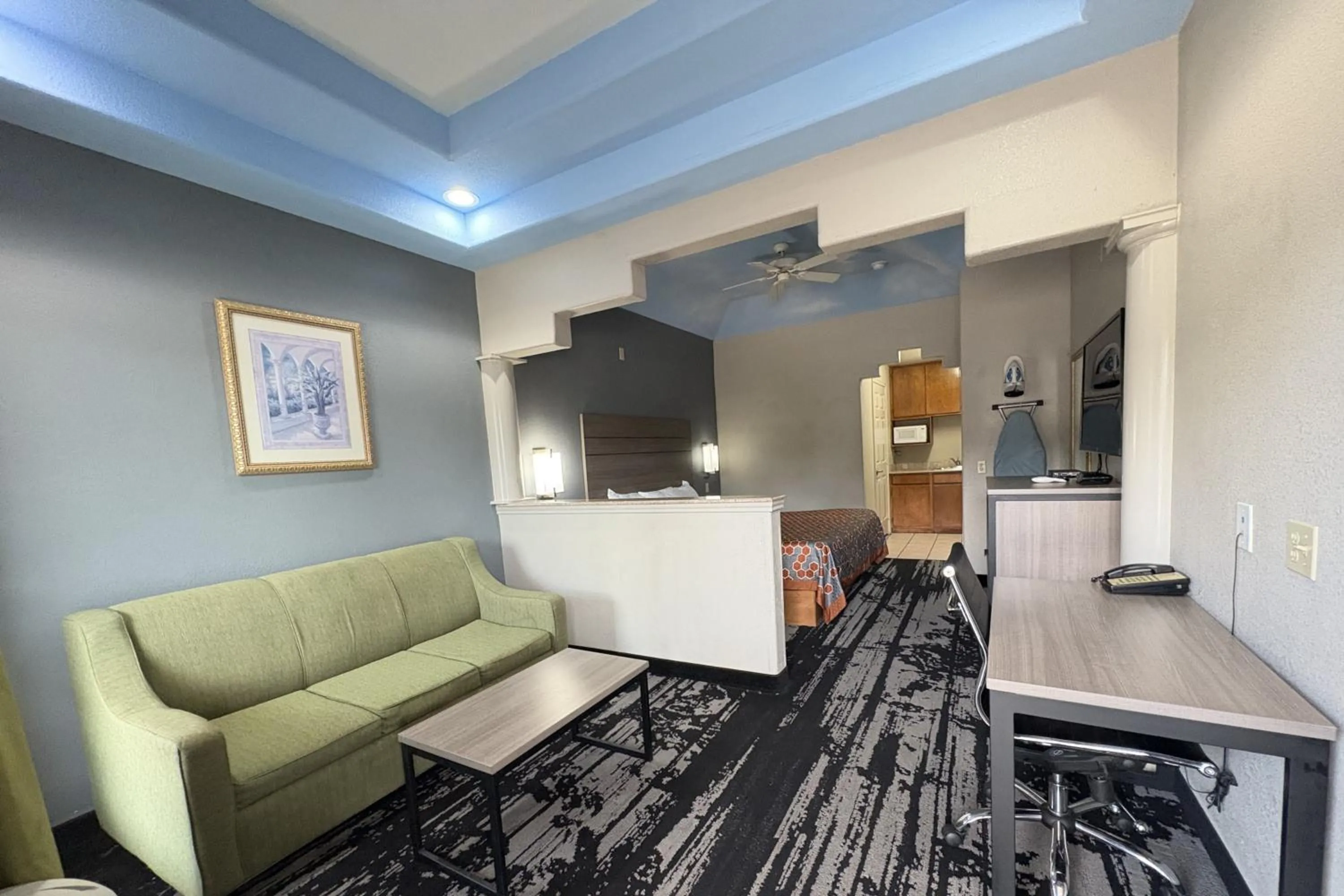 Seating area in Regency Inn & Suites By Capital O Houston IAH Airport