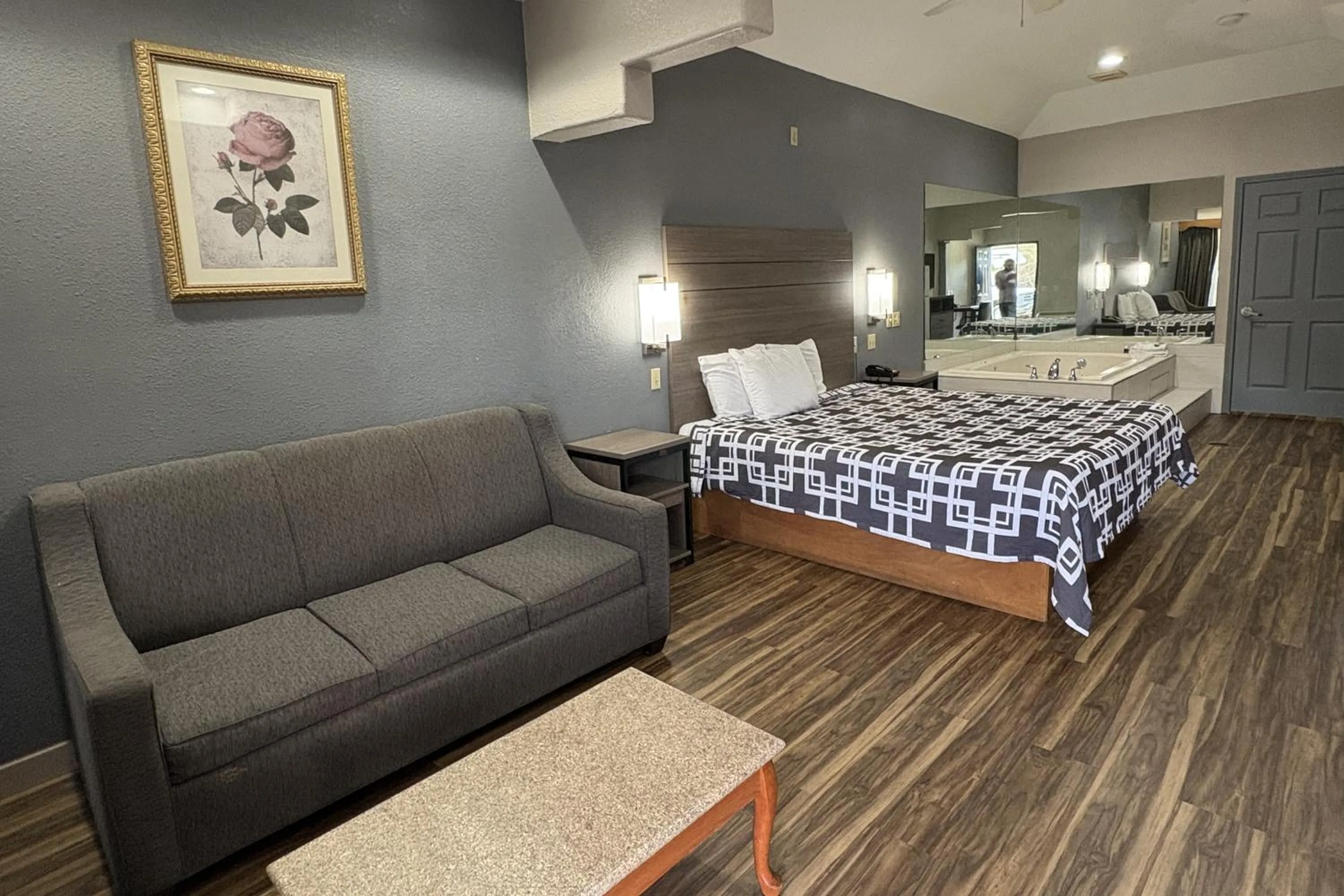 Bedroom, Bed in Regency Inn & Suites By Capital O Houston IAH Airport