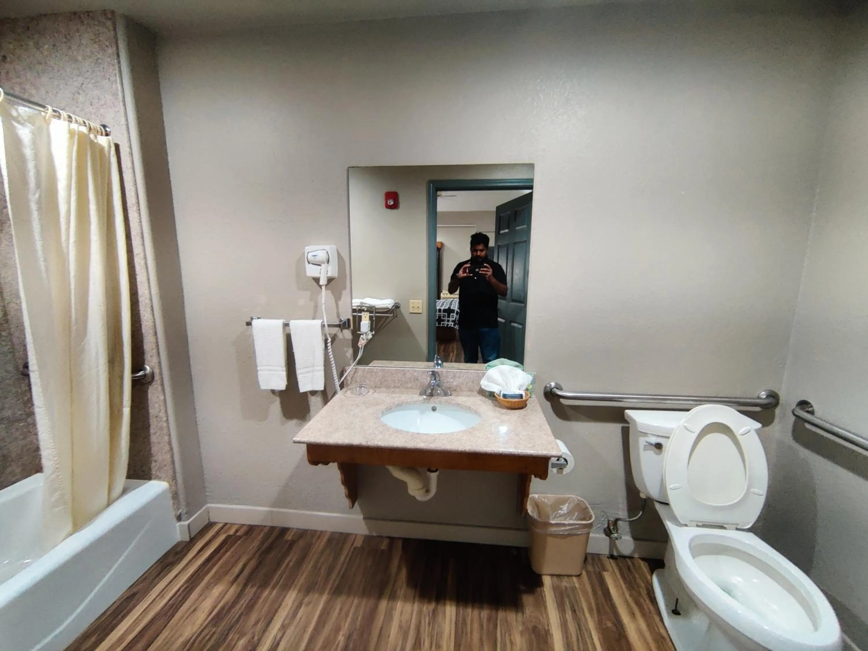 Bathroom in Regency Inn & Suites By Capital O Houston IAH Airport