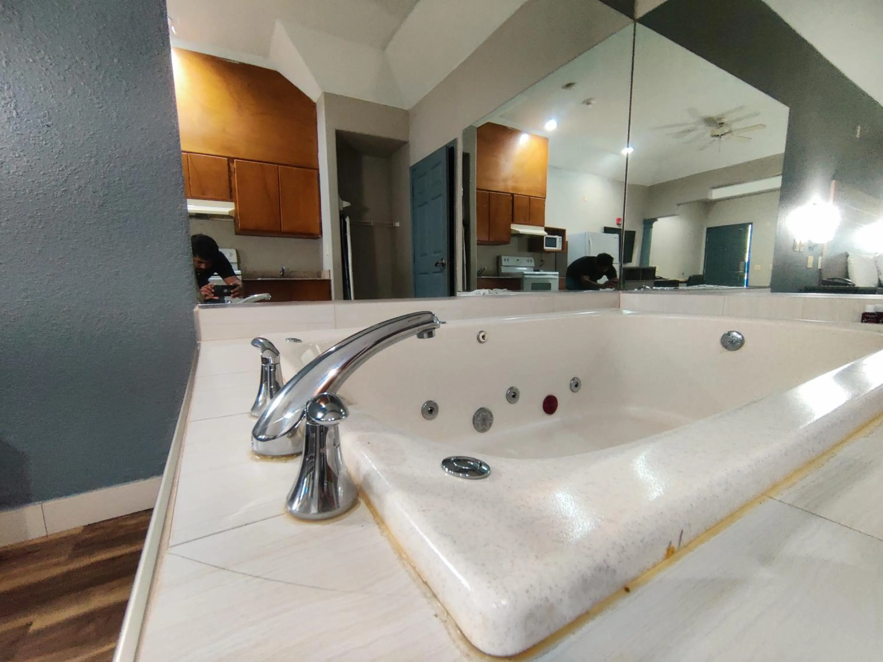 Hot Tub in Regency Inn & Suites By Capital O Houston IAH Airport