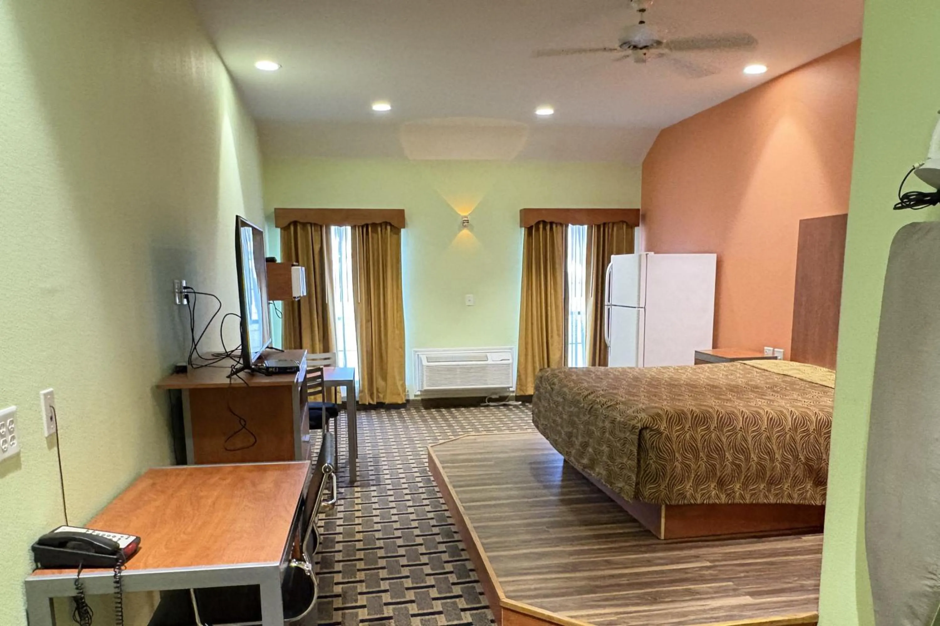Bedroom, Bed in Regency Inn & Suites By Capital O Houston IAH Airport