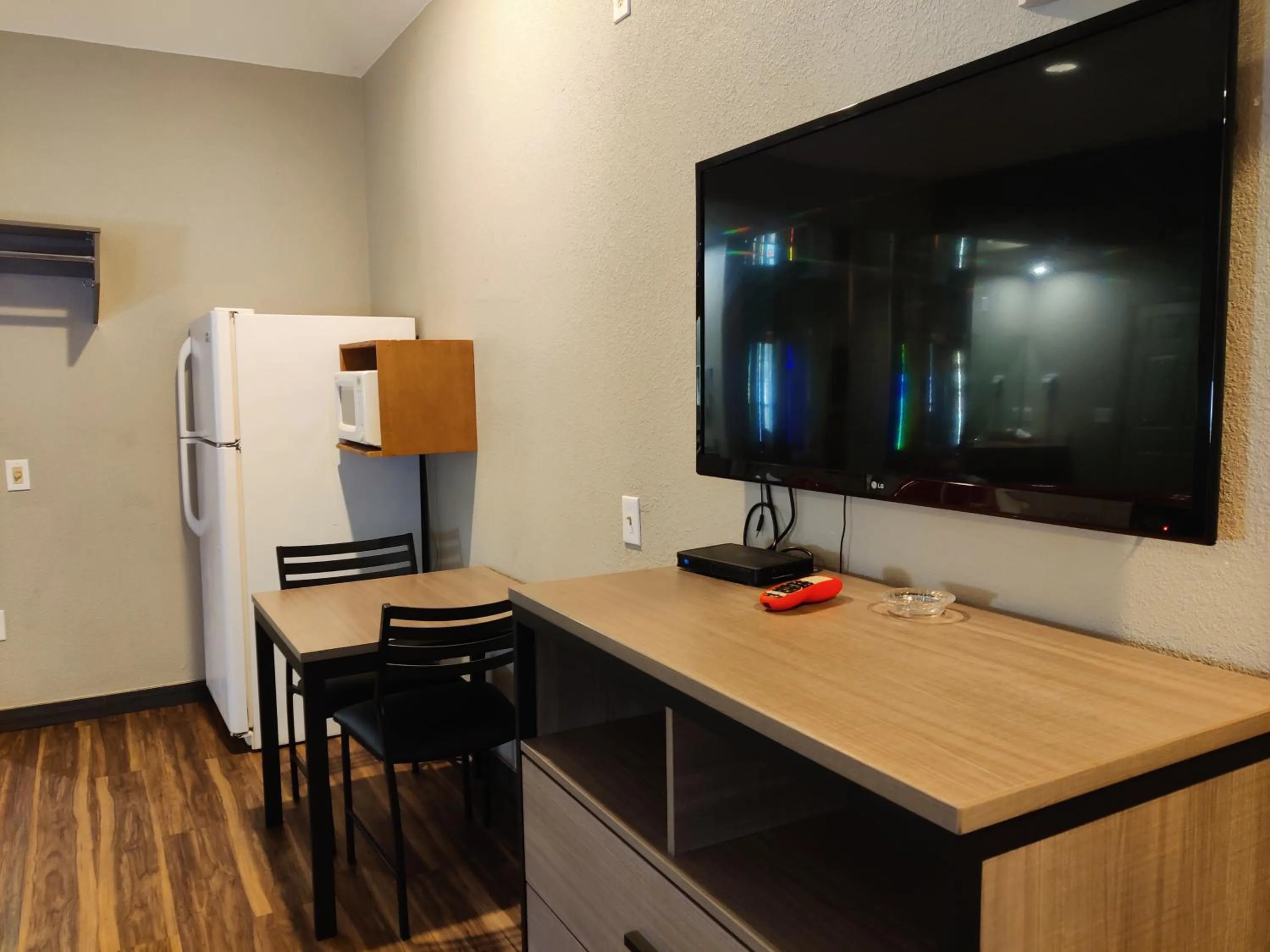 Bedroom in Regency Inn & Suites By Capital O Houston IAH Airport