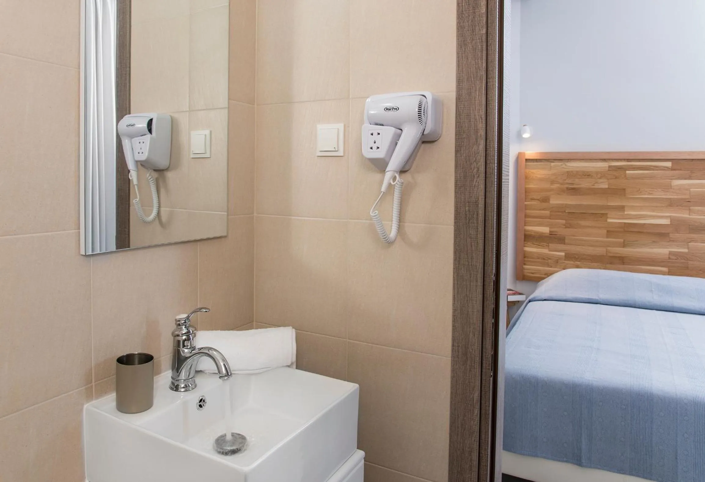 Bathroom, Bed in DownTown Hotel