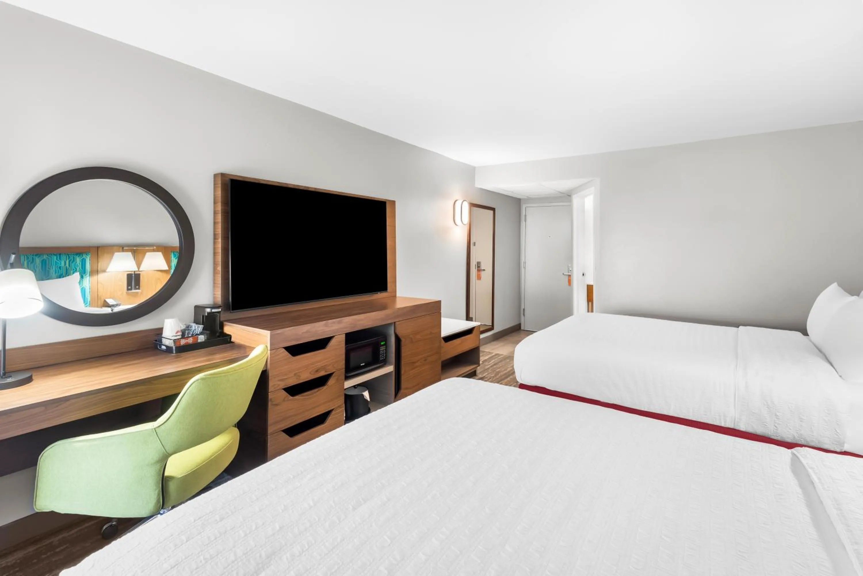 Guests, Bed in Hampton Inn Indianapolis Northeast/Castleton