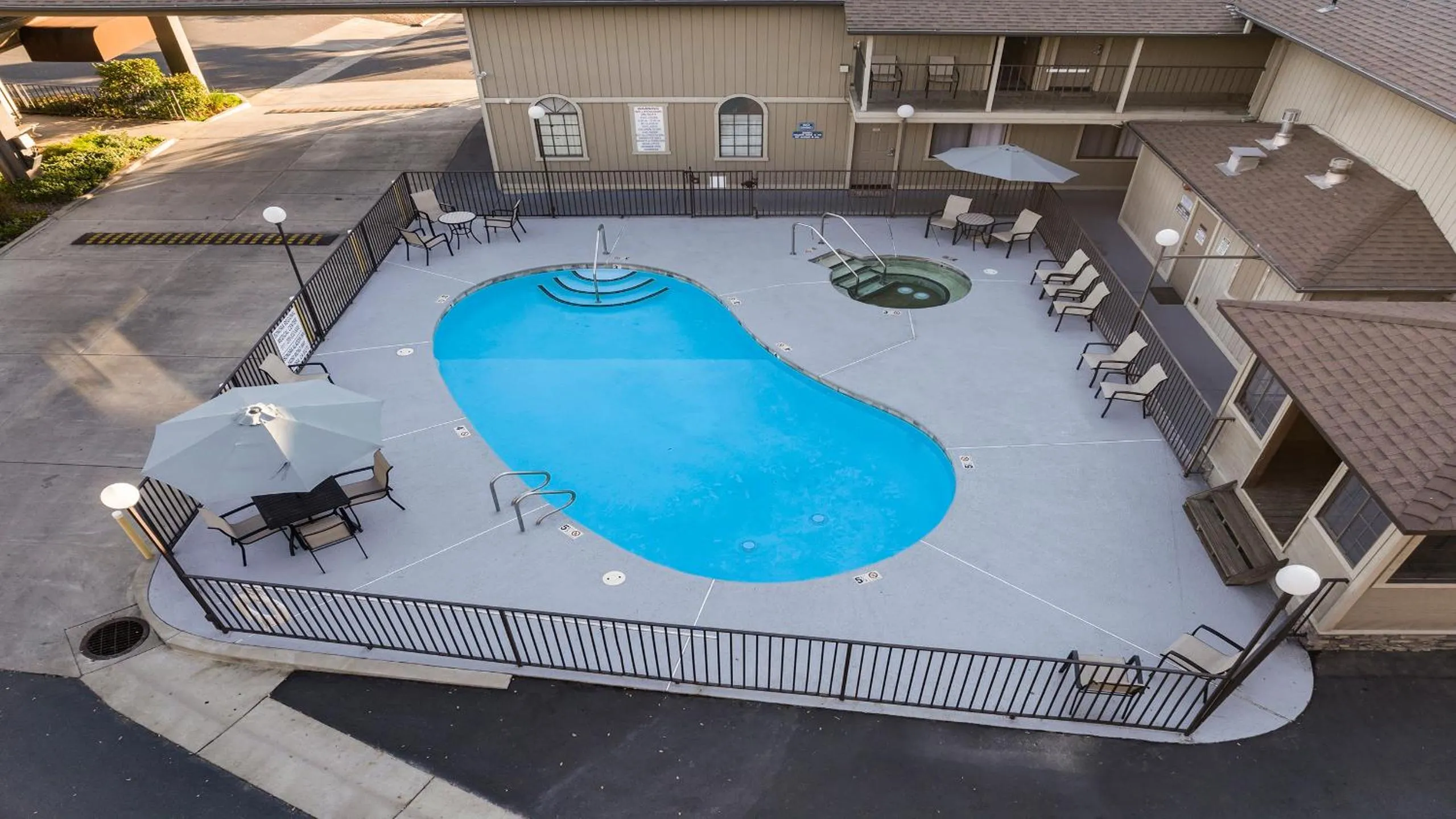 Swimming pool in Sonora Aladdin Motor Inn