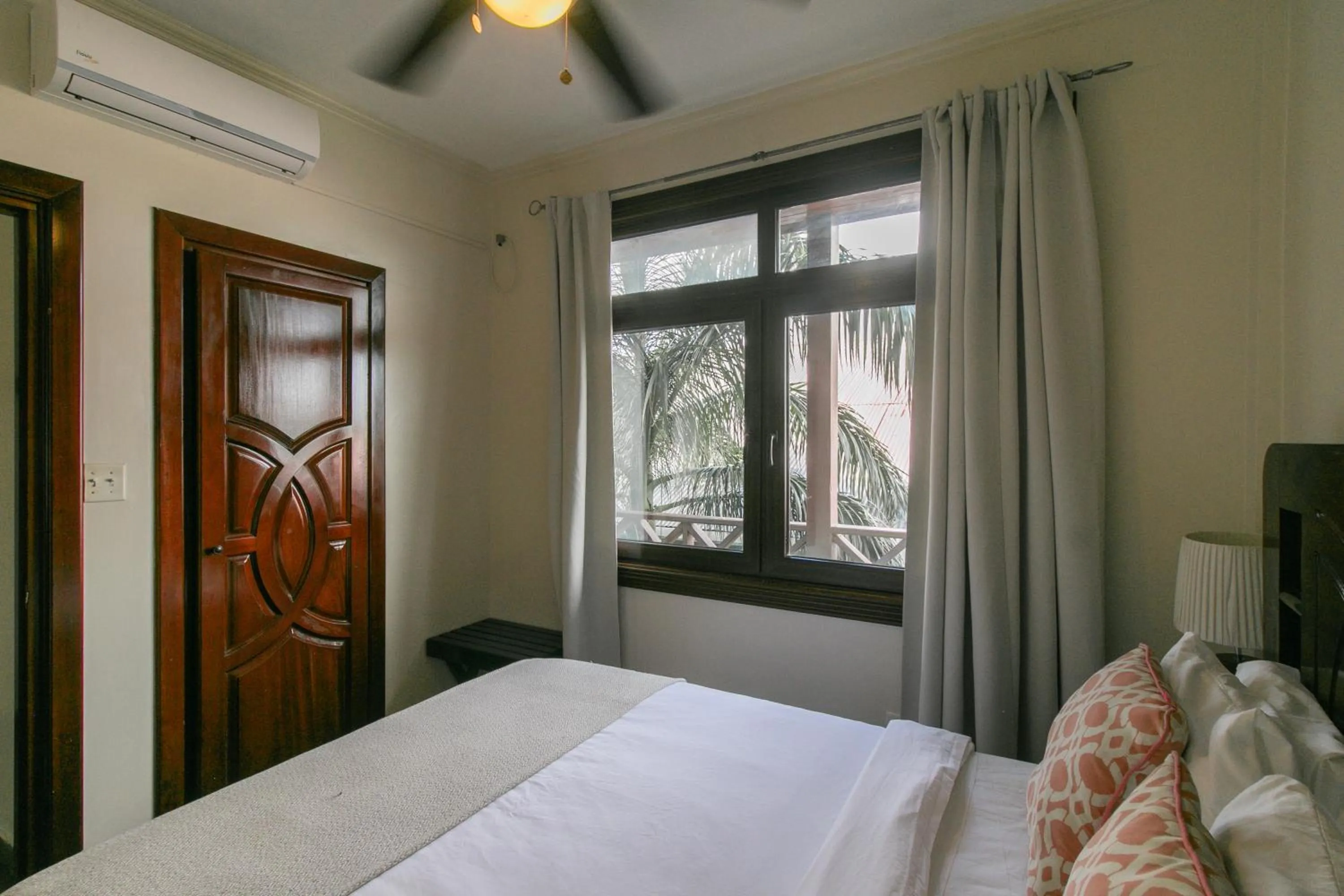 TV and multimedia, Bed in Hotel Palma Royale