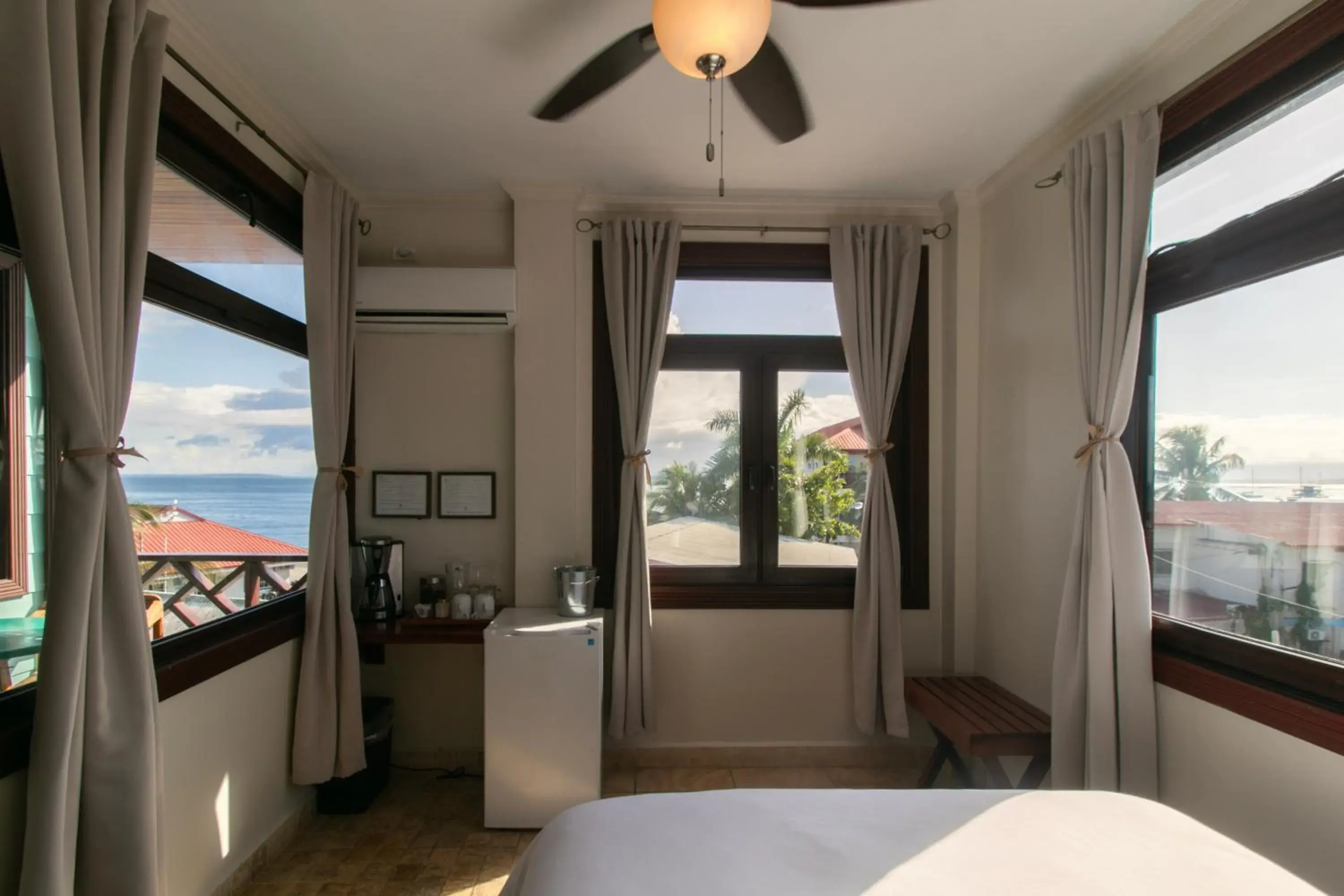 Deluxe Queen Suite in Hotel Palma Royale Deluxe Queen Suite in Hotel Palma Royale