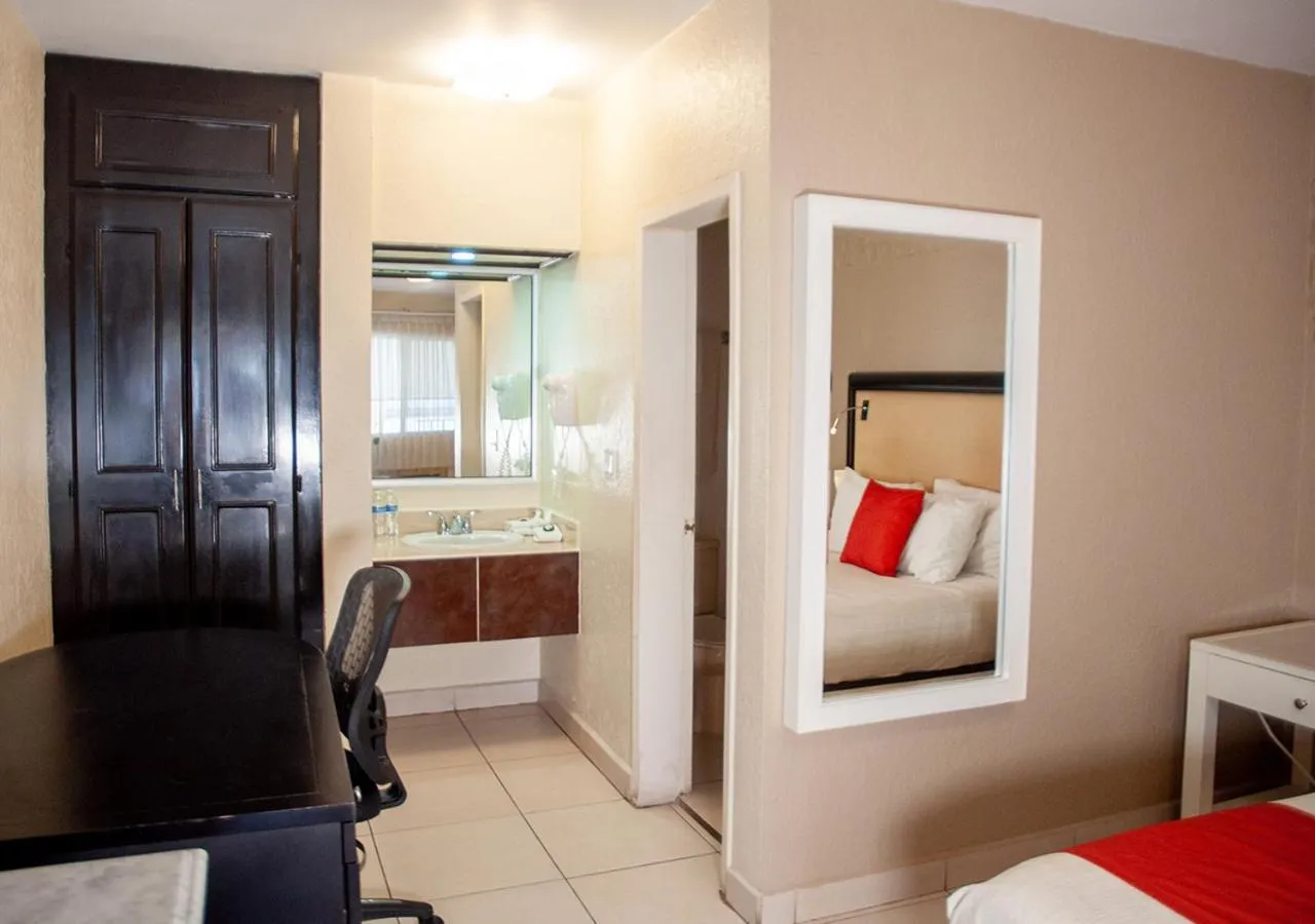 Bedroom, Bed in Del Mar Inn Playas