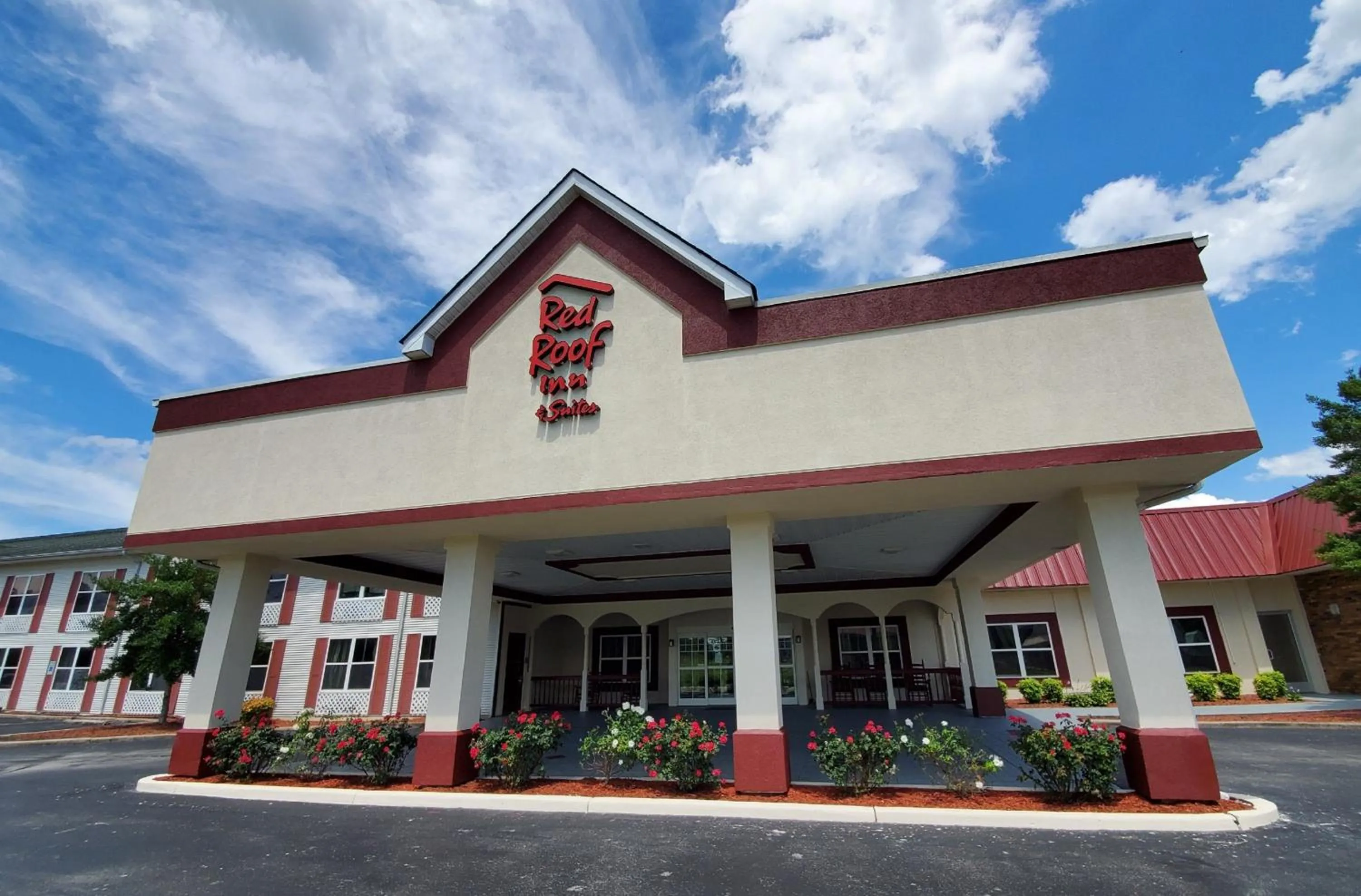Property Building in Red Roof Inn & Suites Manchester, TN