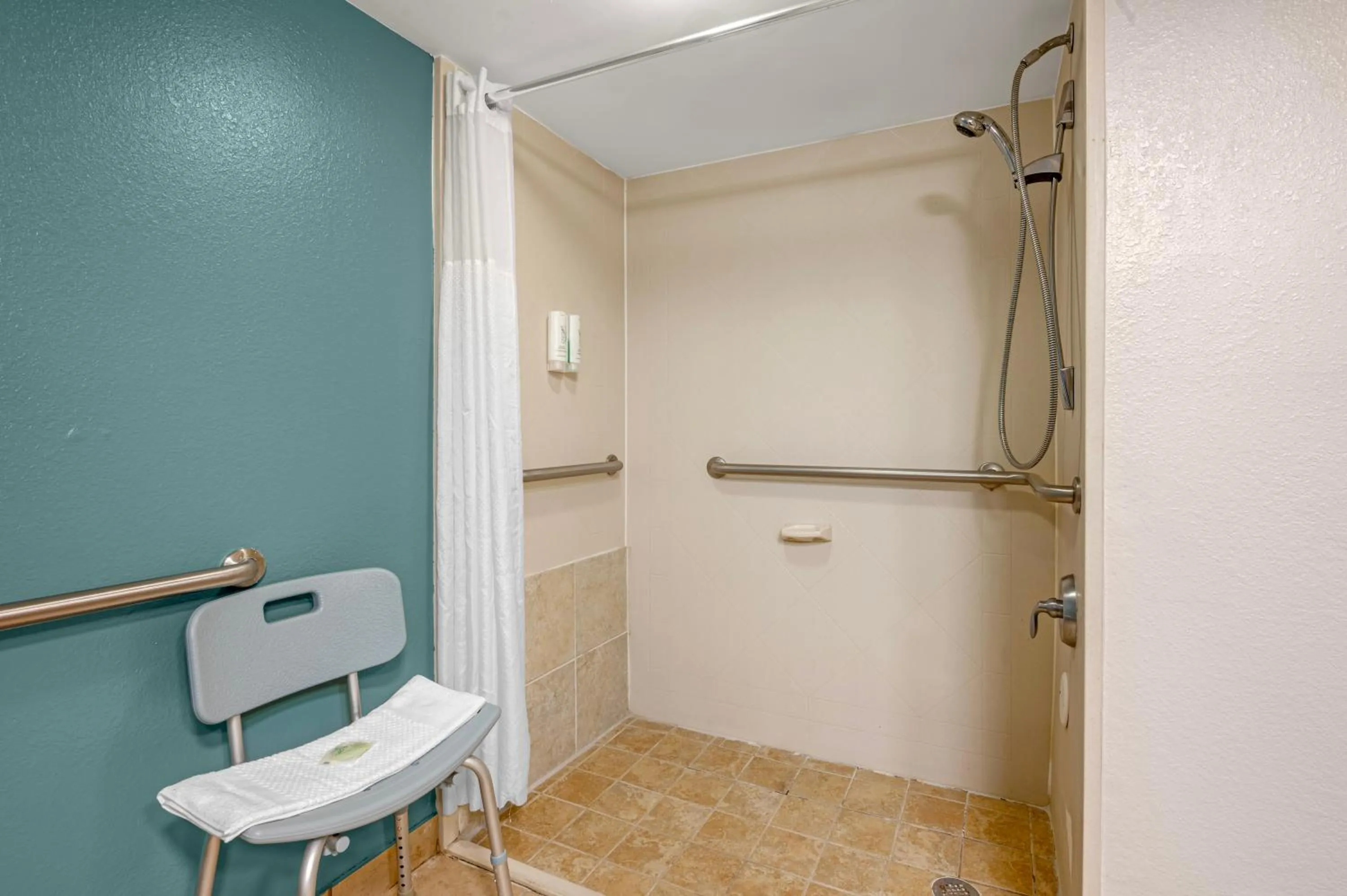 Shower in Sleep Inn Indianapolis East