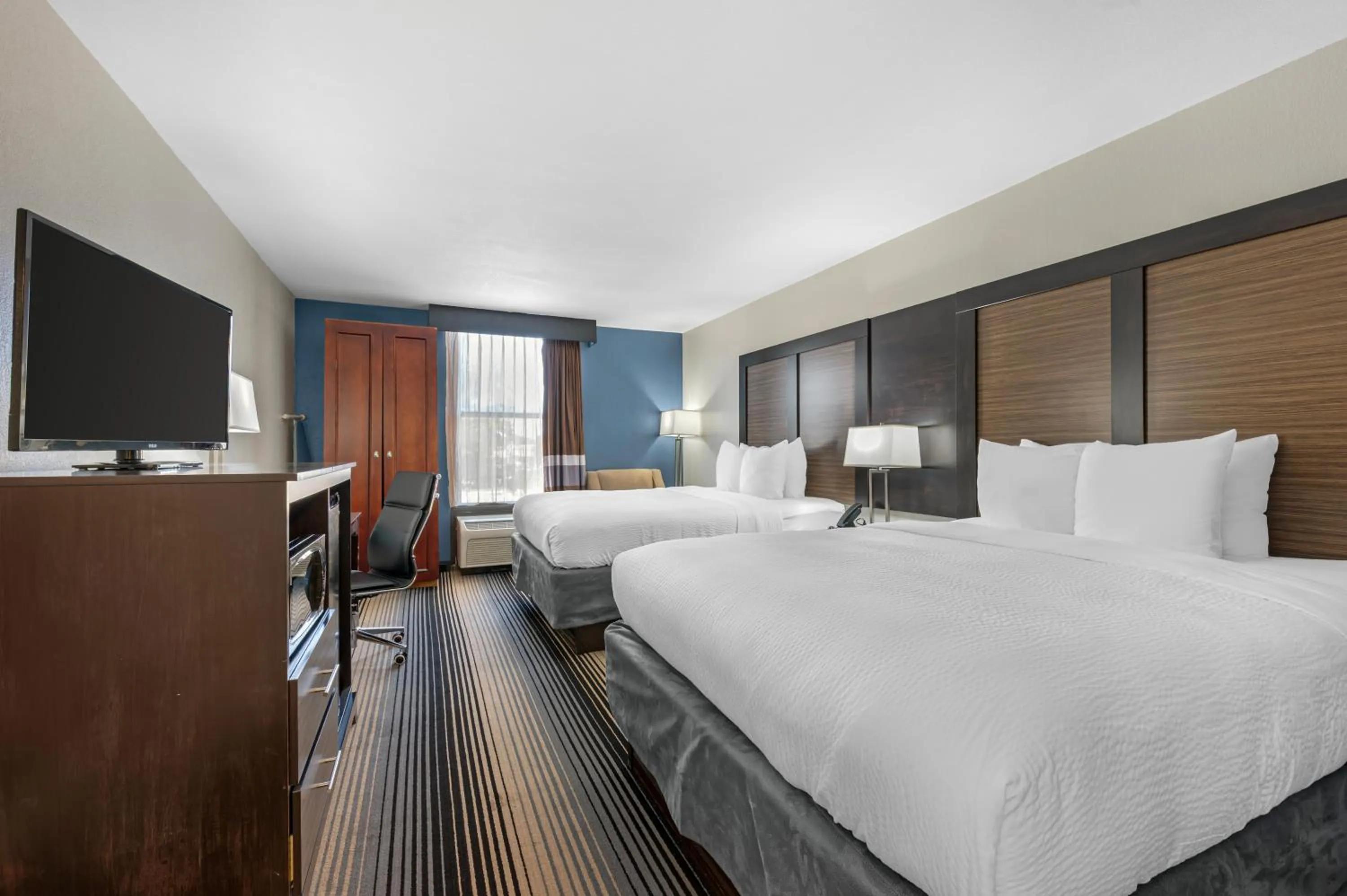 Bed in Sleep Inn Indianapolis East