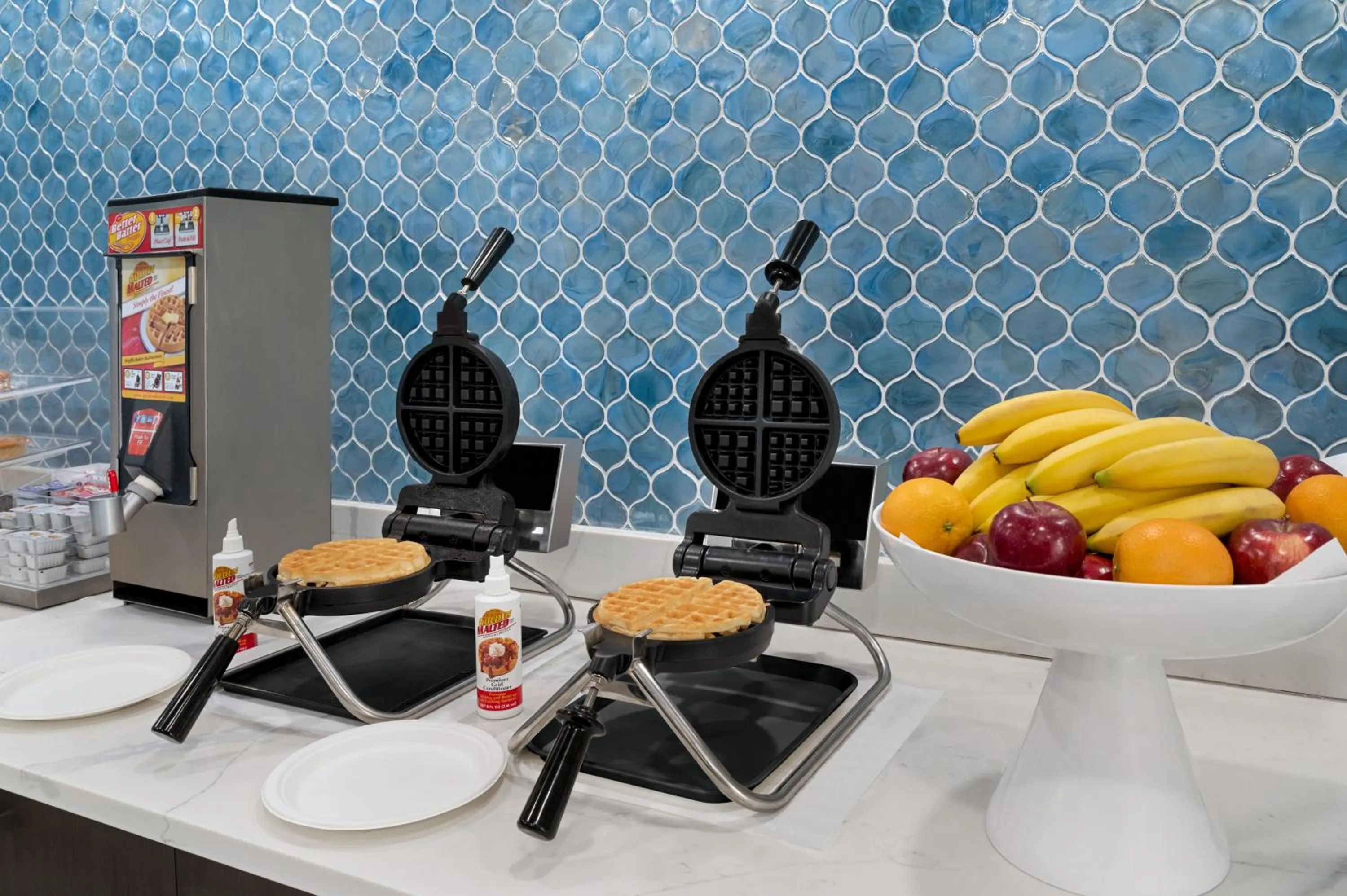 Continental breakfast in La Quinta Inn by Wyndham Columbus Dublin