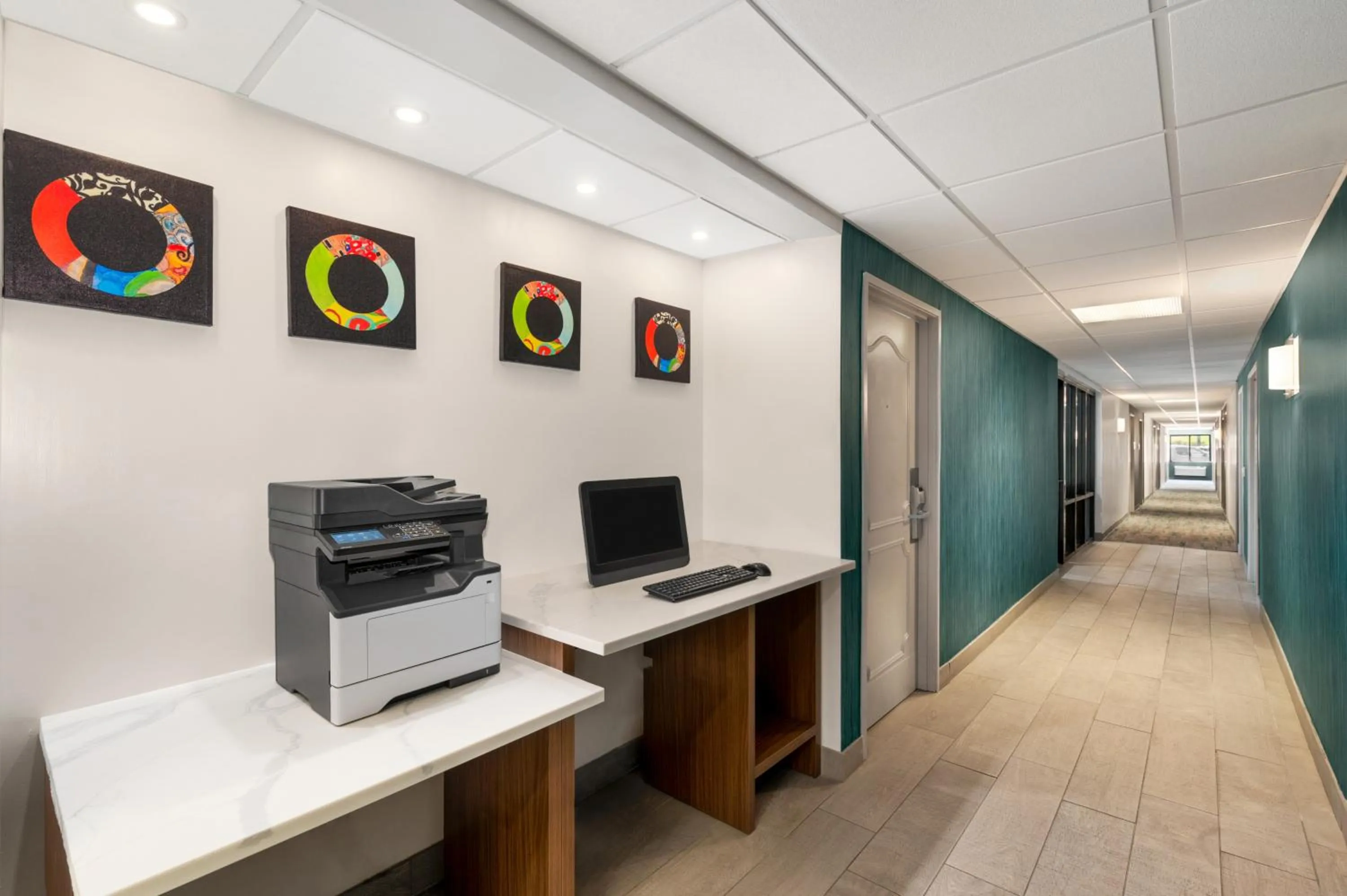 On-site shops in La Quinta Inn by Wyndham Columbus Dublin