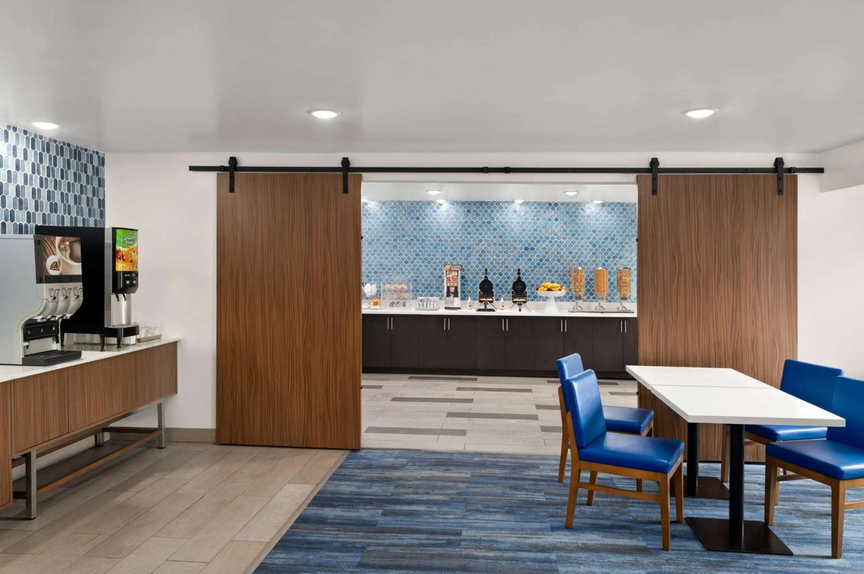 Restaurant/places to eat in La Quinta Inn by Wyndham Columbus Dublin