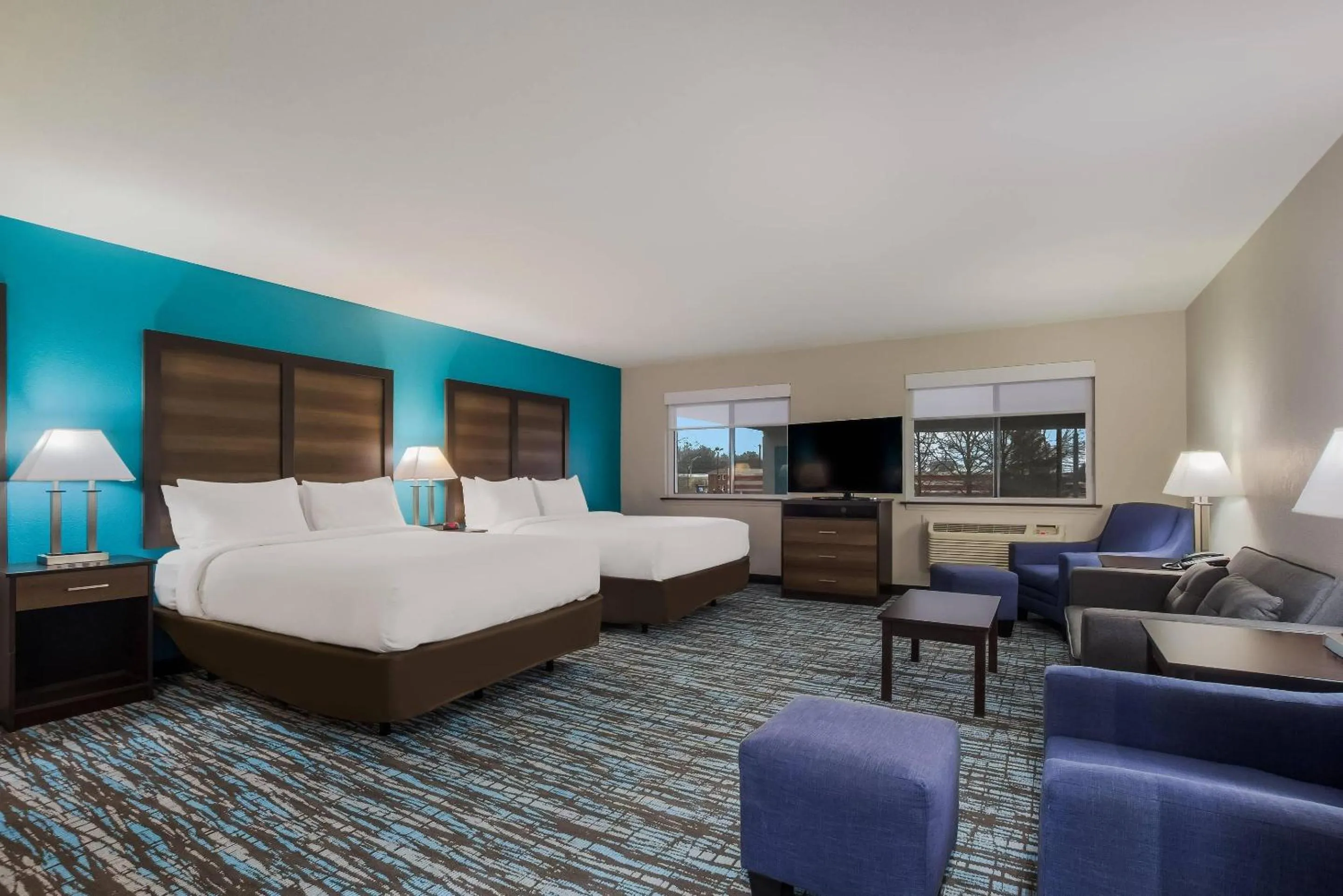 Bedroom, Bed in Clarion Pointe Harrodsburg-Danville