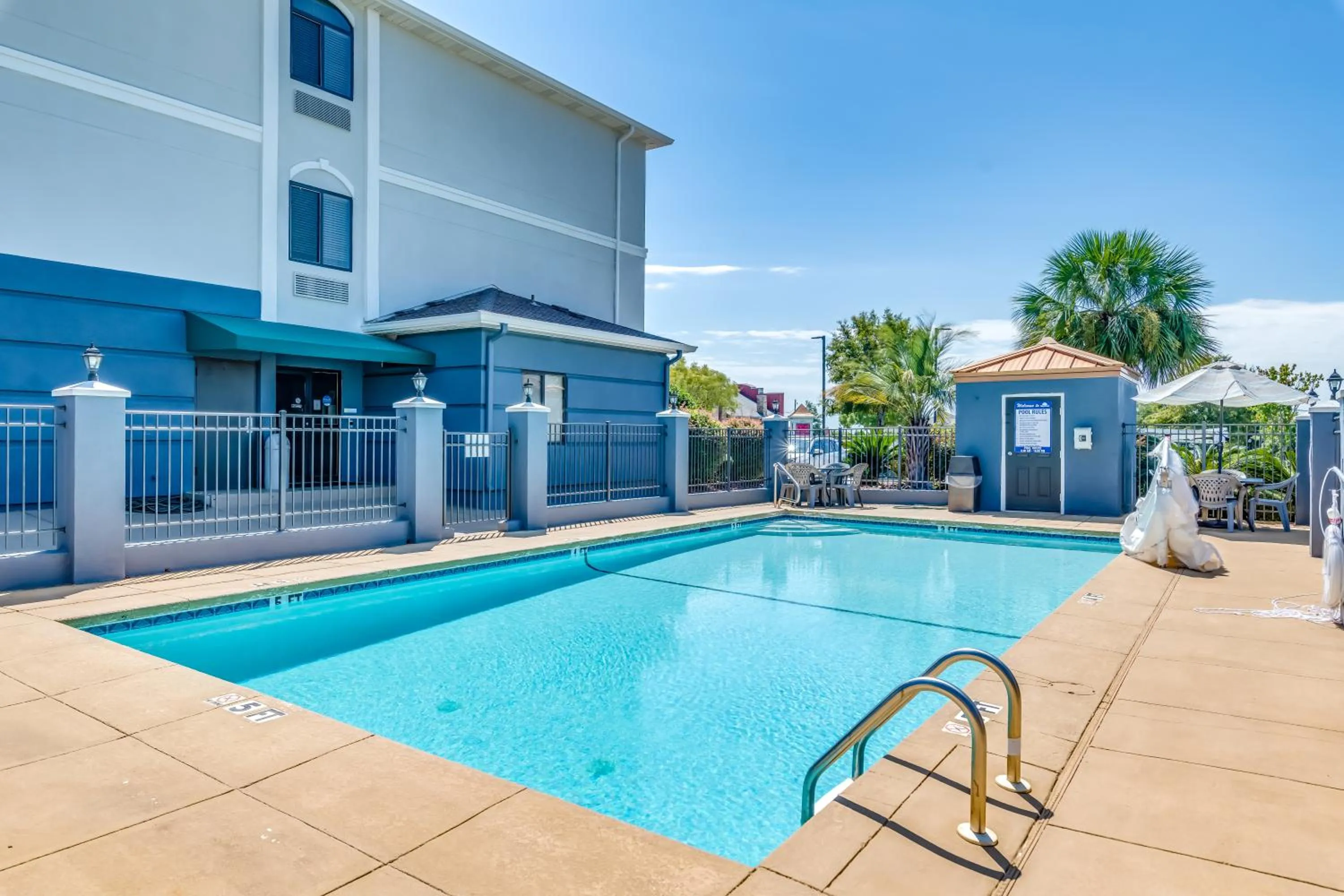 Swimming pool in Days Inn & Suites by Wyndham Prattville-Montgomery