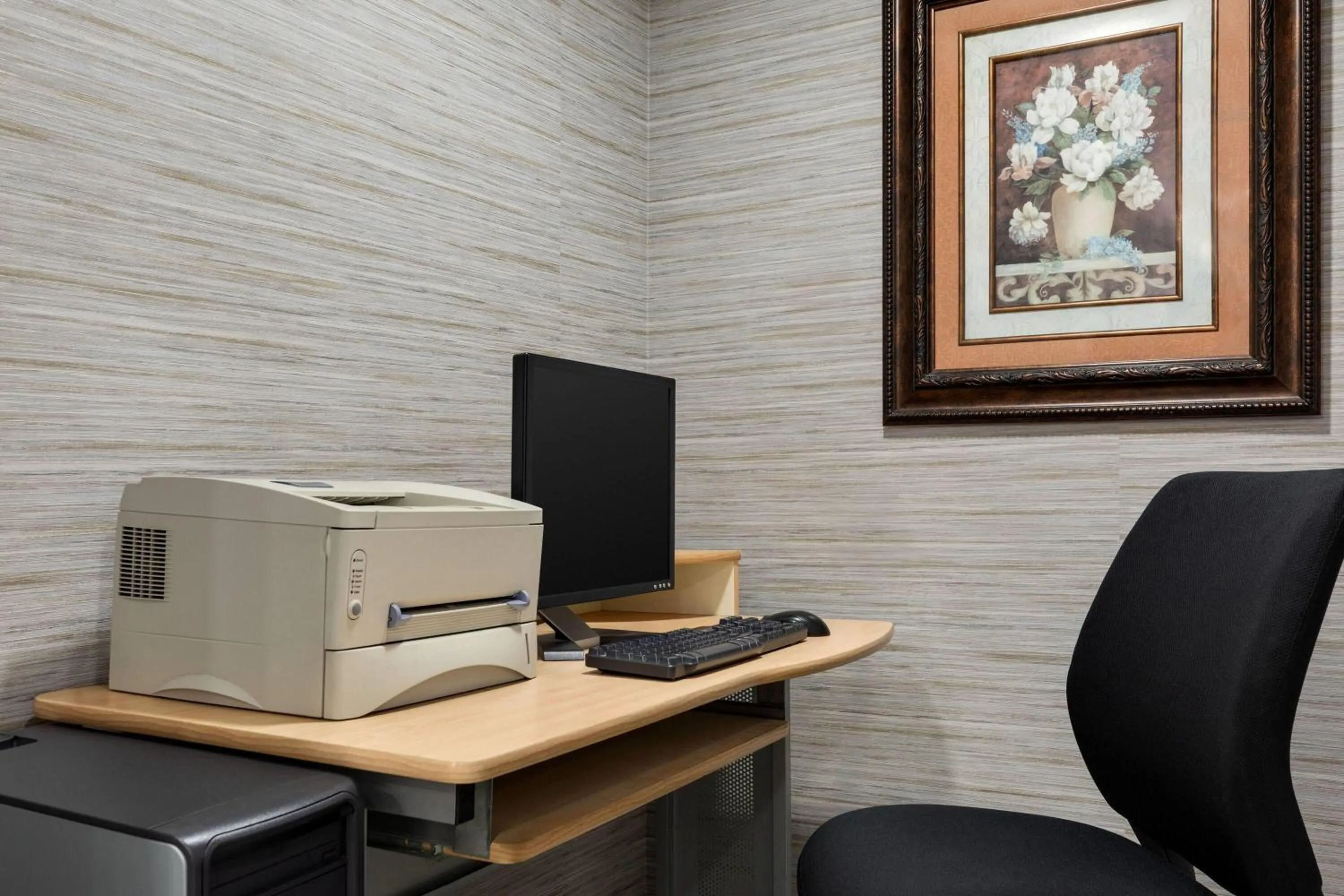 Business facilities in Days Inn & Suites by Wyndham Prattville-Montgomery