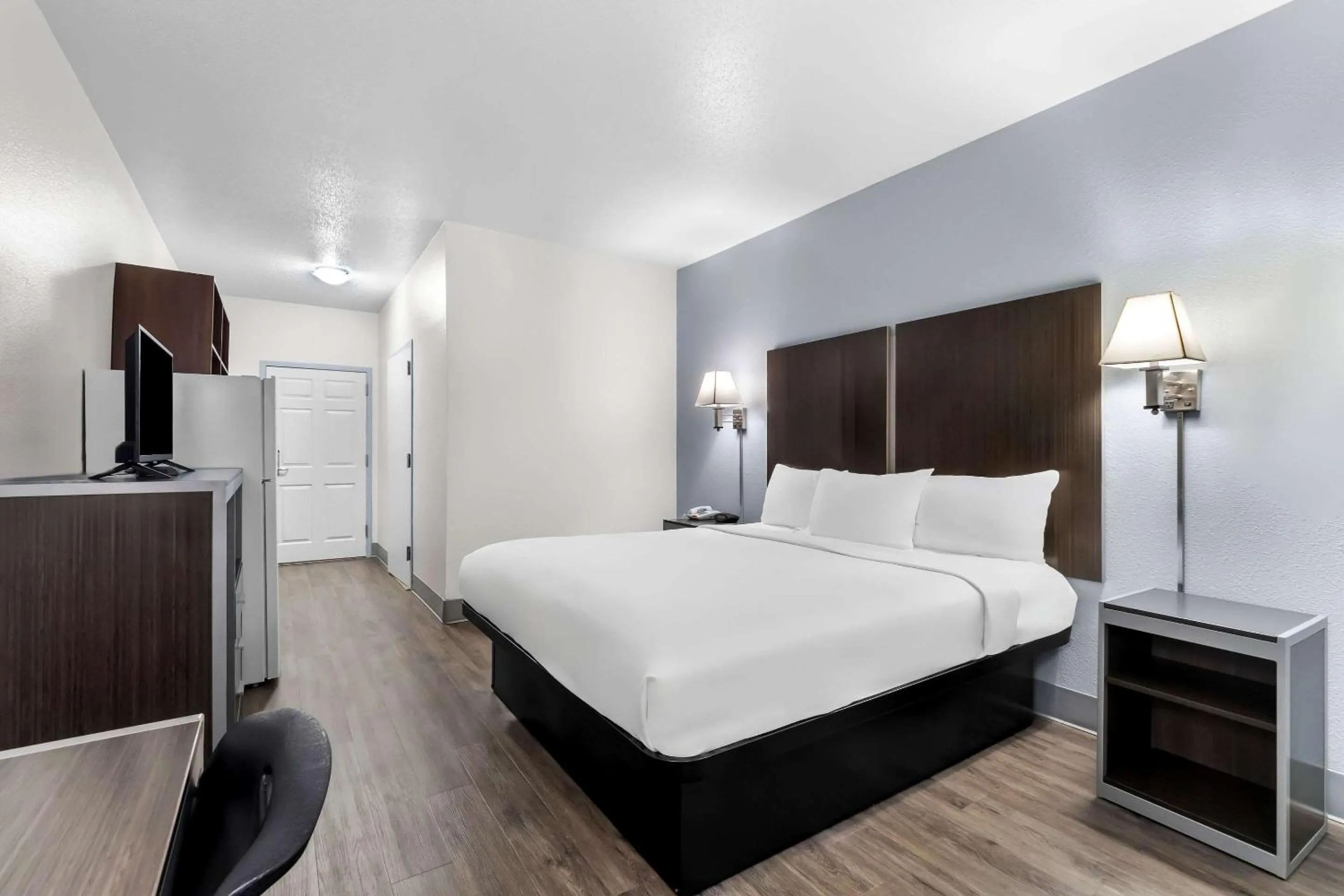 Bedroom, Bed in Americas Best Value Inn - Chattanooga