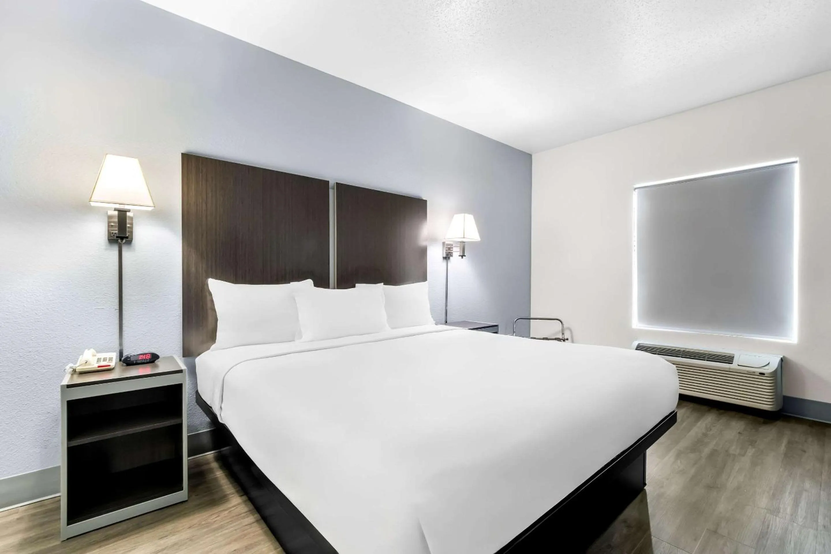 Bedroom, Bed in Americas Best Value Inn - Chattanooga