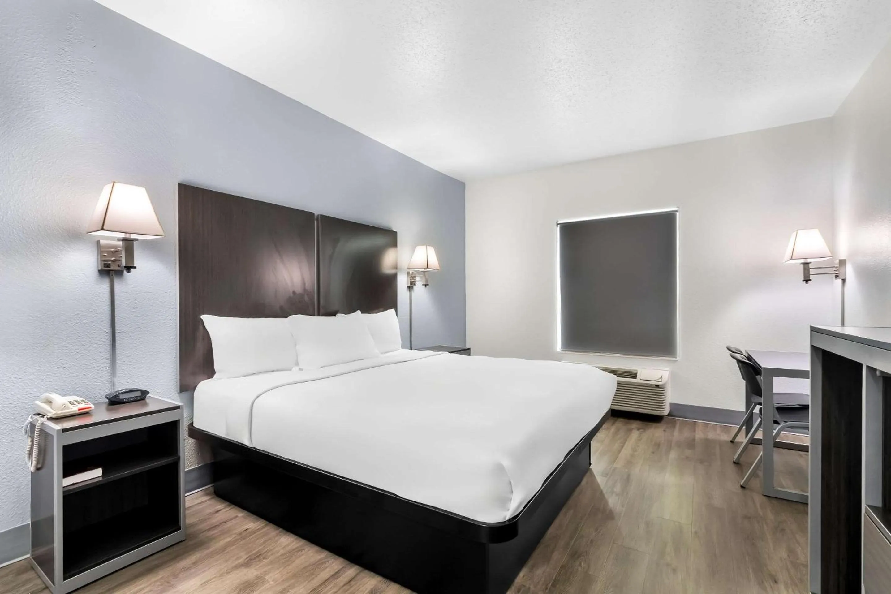 Bedroom, Bed in Americas Best Value Inn - Chattanooga